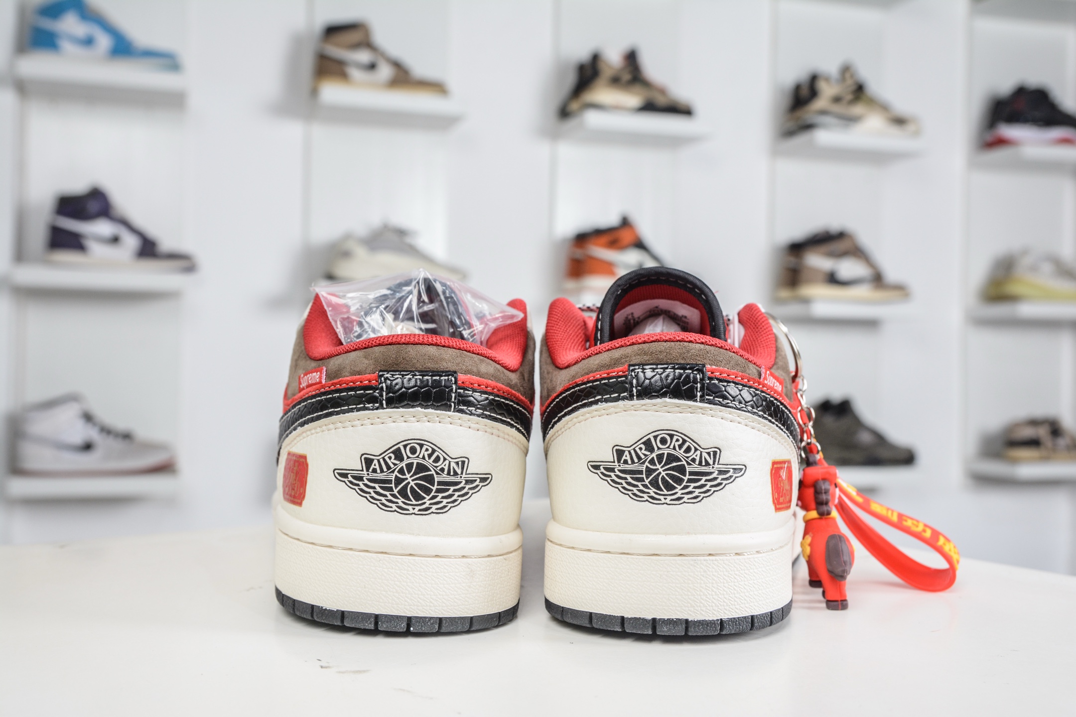 270 Nike Air Jordan 1 Low 马年限定-白红黑 FC7688-203-Chinese UA Cheap High Quatity Brand Clothes Bags handbags Sneakers wholesale wholesaler seller from China Factory suppliers Fashion Clothing Shoes best Quality Beautiful Price 270 Nike Air Jordan 1 Low 马年限定-白红黑 FC7688-203