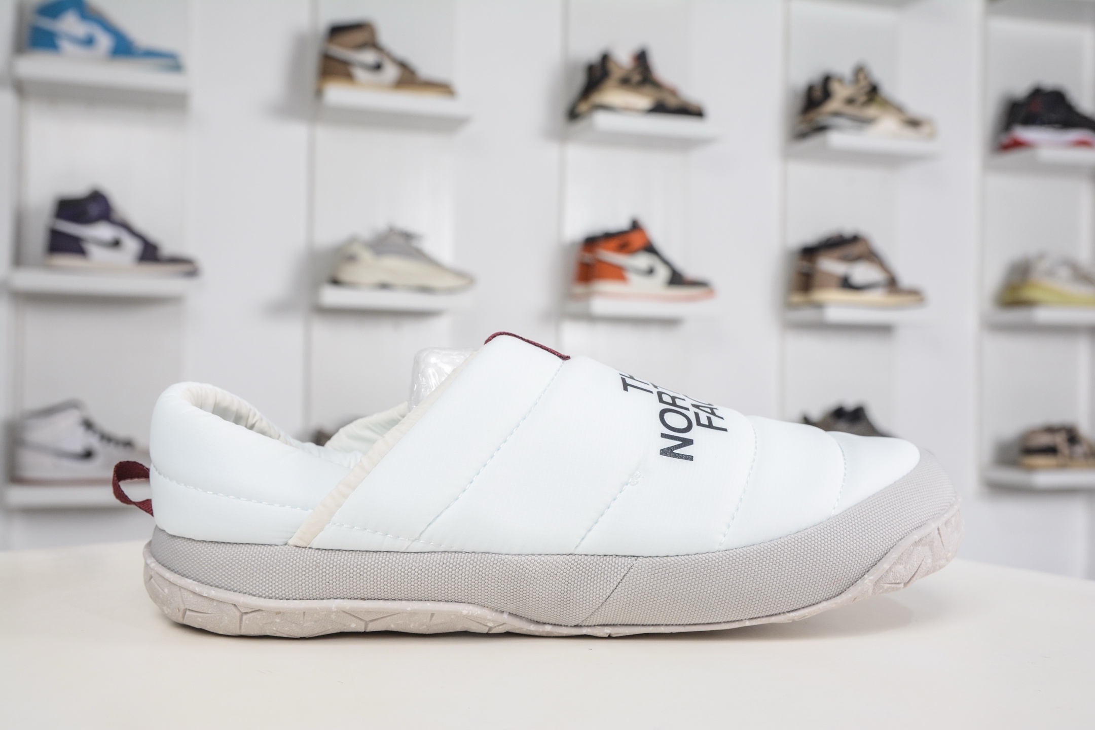 140 NUPTSE MULE 北面 休闲秋冬保暖绒毛 户外保暖棉鞋一脚穿懒人鞋 NFOA5G2BQ4C-080-Chinese UA Cheap High Quatity Brand Clothes Bags handbags Sneakers wholesale wholesaler seller from China Factory suppliers Fashion Clothing Shoes best Quality Beautiful Price 140 NUPTSE MULE 北面 休闲秋冬保暖绒毛 户外保暖棉鞋一脚穿懒人鞋 NFOA5G2BQ4C-080