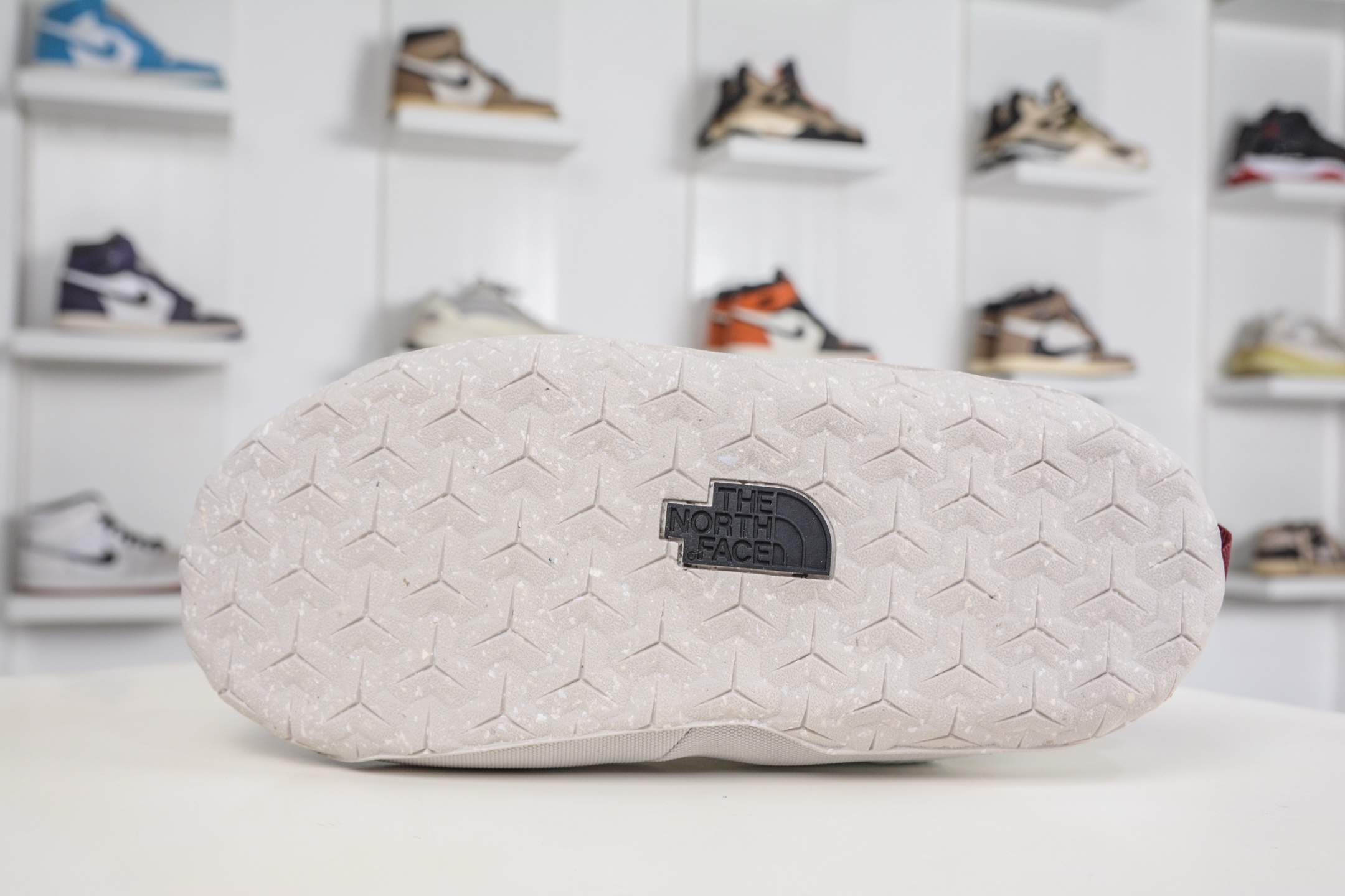 140 NUPTSE MULE 北面 休闲秋冬保暖绒毛 户外保暖棉鞋一脚穿懒人鞋 NFOA5G2BQ4C-080-Chinese UA Cheap High Quatity Brand Clothes Bags handbags Sneakers wholesale wholesaler seller from China Factory suppliers Fashion Clothing Shoes best Quality Beautiful Price 140 NUPTSE MULE 北面 休闲秋冬保暖绒毛 户外保暖棉鞋一脚穿懒人鞋 NFOA5G2BQ4C-080