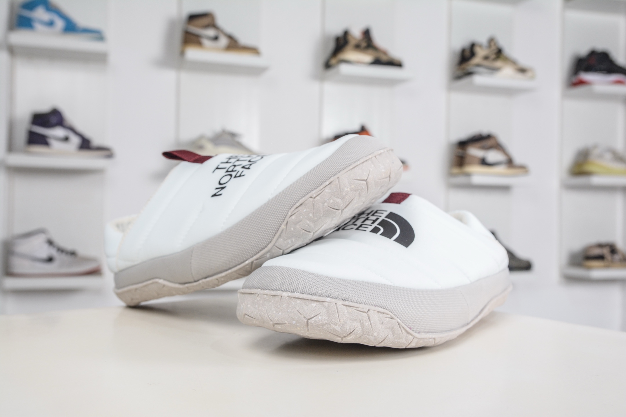 140 NUPTSE MULE 北面 休闲秋冬保暖绒毛 户外保暖棉鞋一脚穿懒人鞋 NFOA5G2BQ4C-080-Chinese UA Cheap High Quatity Brand Clothes Bags handbags Sneakers wholesale wholesaler seller from China Factory suppliers Fashion Clothing Shoes best Quality Beautiful Price 140 NUPTSE MULE 北面 休闲秋冬保暖绒毛 户外保暖棉鞋一脚穿懒人鞋 NFOA5G2BQ4C-080