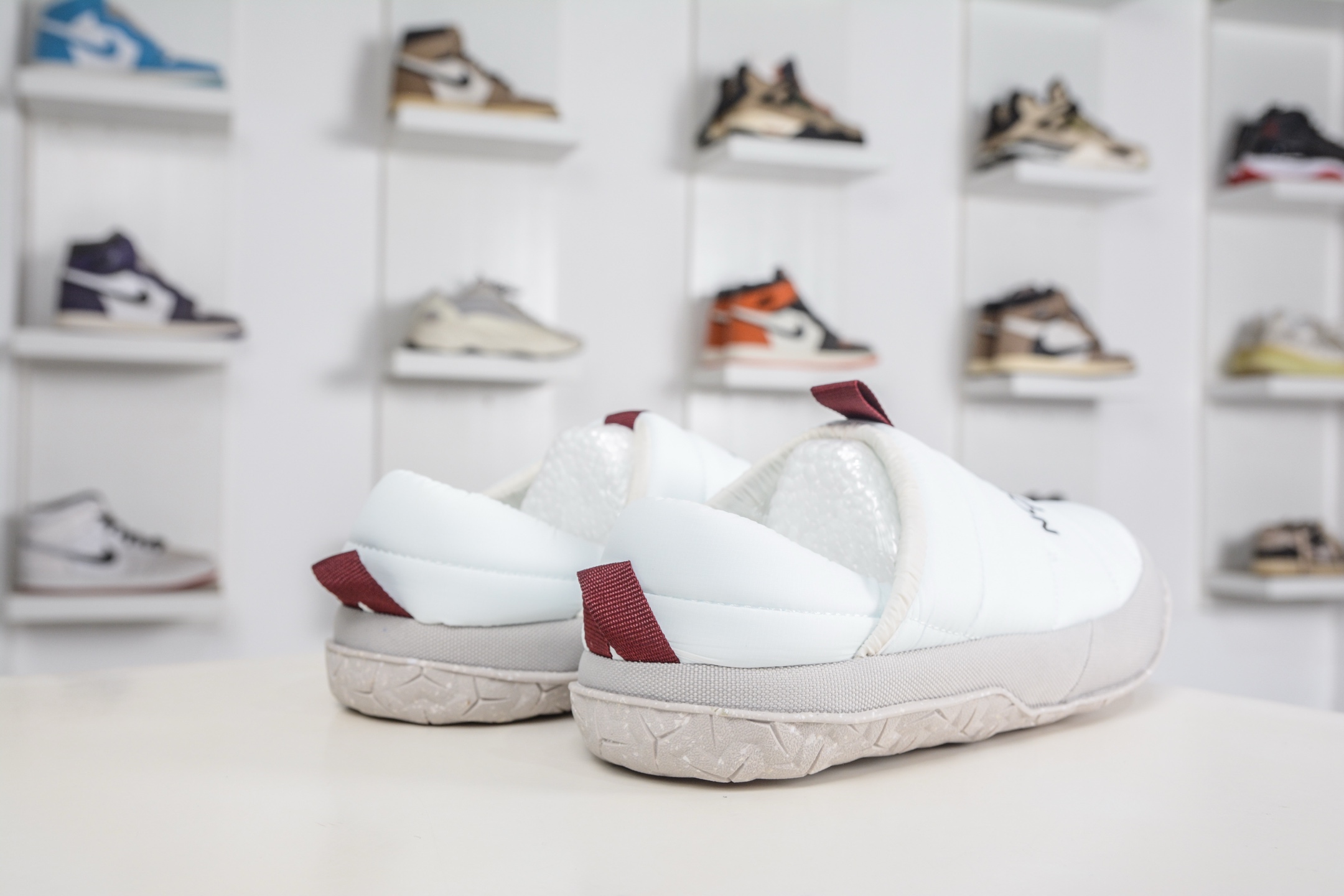 140 NUPTSE MULE 北面 休闲秋冬保暖绒毛 户外保暖棉鞋一脚穿懒人鞋 NFOA5G2BQ4C-080-Chinese UA Cheap High Quatity Brand Clothes Bags handbags Sneakers wholesale wholesaler seller from China Factory suppliers Fashion Clothing Shoes best Quality Beautiful Price 140 NUPTSE MULE 北面 休闲秋冬保暖绒毛 户外保暖棉鞋一脚穿懒人鞋 NFOA5G2BQ4C-080