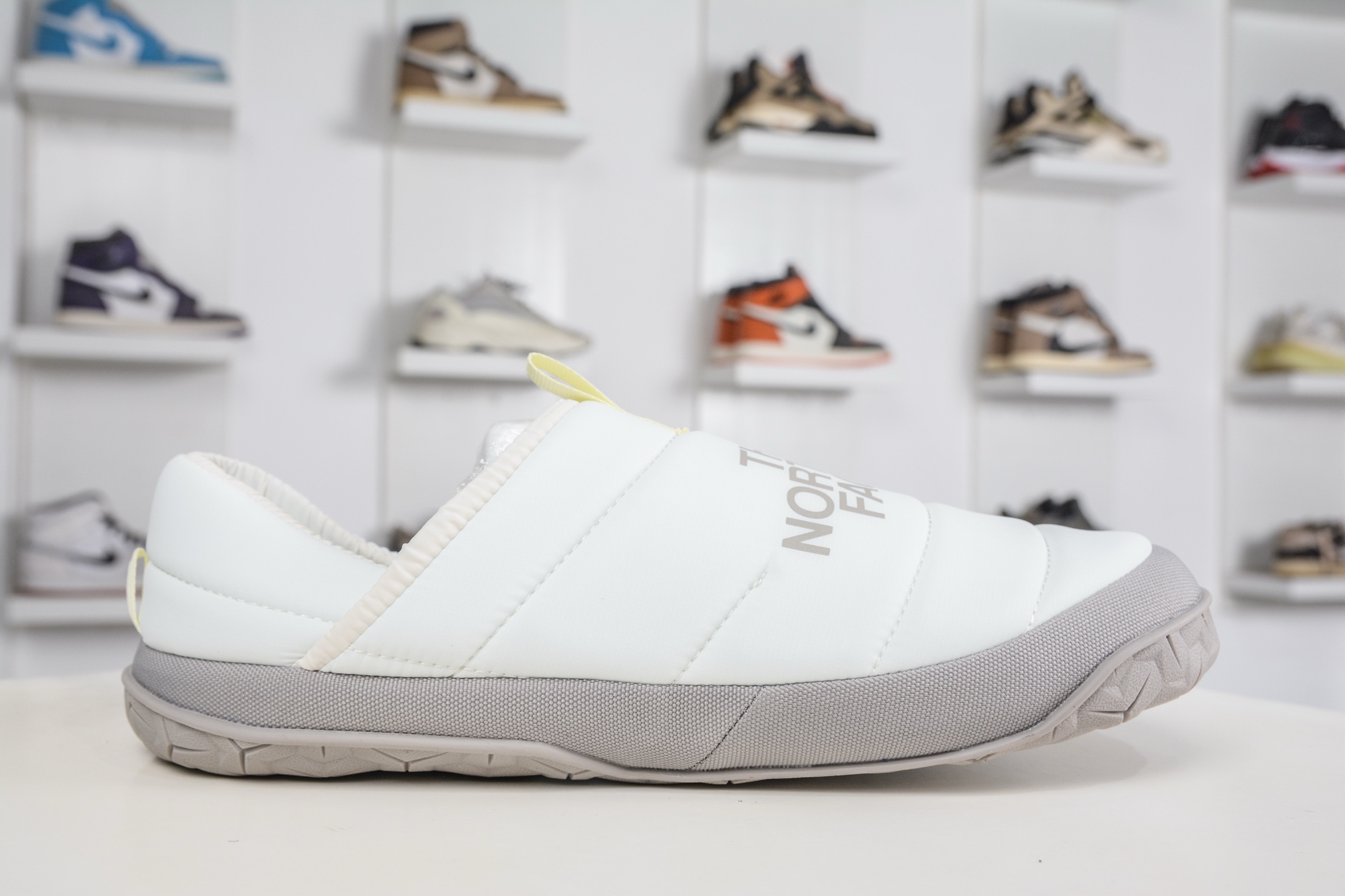 140 NUPTSE MULE 北面 休闲秋冬保暖绒毛 户外保暖棉鞋一脚穿懒人鞋 NFOA5G2B7UR-090-Chinese UA Cheap High Quatity Brand Clothes Bags handbags Sneakers wholesale wholesaler seller from China Factory suppliers Fashion Clothing Shoes best Quality Beautiful Price 140 NUPTSE MULE 北面 休闲秋冬保暖绒毛 户外保暖棉鞋一脚穿懒人鞋 NFOA5G2B7UR-090