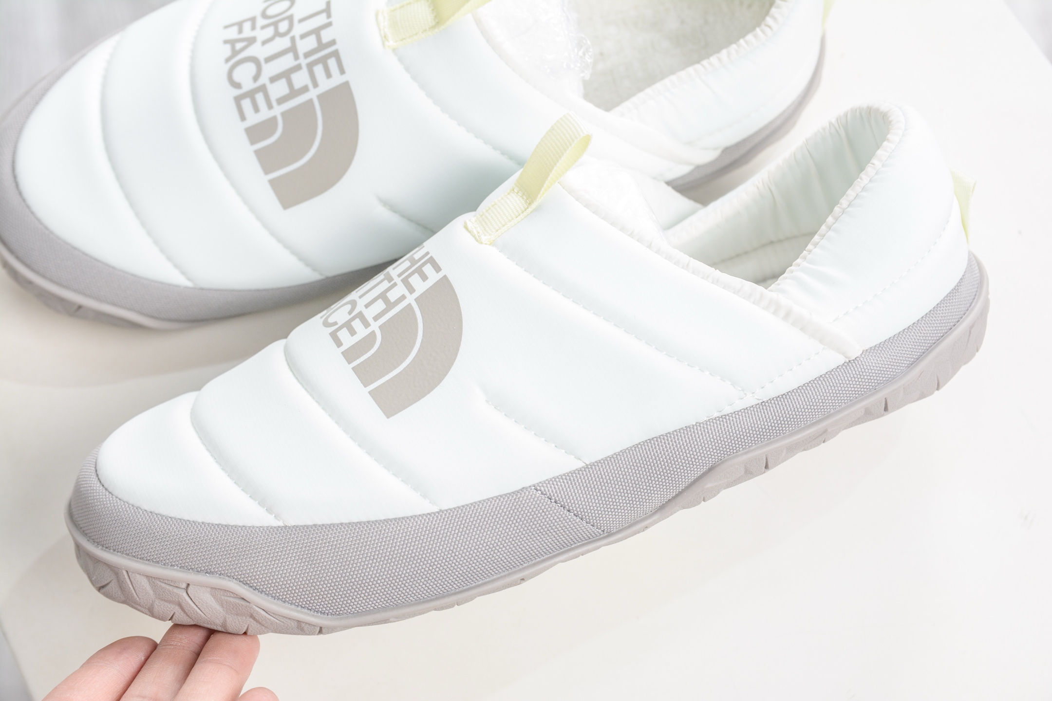 140 NUPTSE MULE 北面 休闲秋冬保暖绒毛 户外保暖棉鞋一脚穿懒人鞋 NFOA5G2B7UR-090-Chinese UA Cheap High Quatity Brand Clothes Bags handbags Sneakers wholesale wholesaler seller from China Factory suppliers Fashion Clothing Shoes best Quality Beautiful Price 140 NUPTSE MULE 北面 休闲秋冬保暖绒毛 户外保暖棉鞋一脚穿懒人鞋 NFOA5G2B7UR-090
