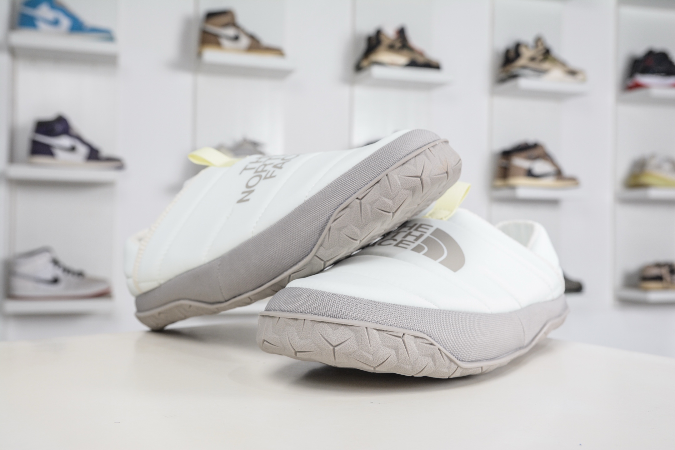 140 NUPTSE MULE 北面 休闲秋冬保暖绒毛 户外保暖棉鞋一脚穿懒人鞋 NFOA5G2B7UR-090-Chinese UA Cheap High Quatity Brand Clothes Bags handbags Sneakers wholesale wholesaler seller from China Factory suppliers Fashion Clothing Shoes best Quality Beautiful Price 140 NUPTSE MULE 北面 休闲秋冬保暖绒毛 户外保暖棉鞋一脚穿懒人鞋 NFOA5G2B7UR-090