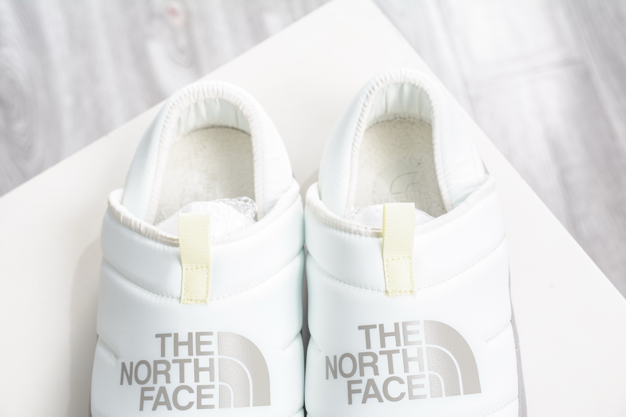 140 NUPTSE MULE 北面 休闲秋冬保暖绒毛 户外保暖棉鞋一脚穿懒人鞋 NFOA5G2B7UR-090-Chinese UA Cheap High Quatity Brand Clothes Bags handbags Sneakers wholesale wholesaler seller from China Factory suppliers Fashion Clothing Shoes best Quality Beautiful Price 140 NUPTSE MULE 北面 休闲秋冬保暖绒毛 户外保暖棉鞋一脚穿懒人鞋 NFOA5G2B7UR-090