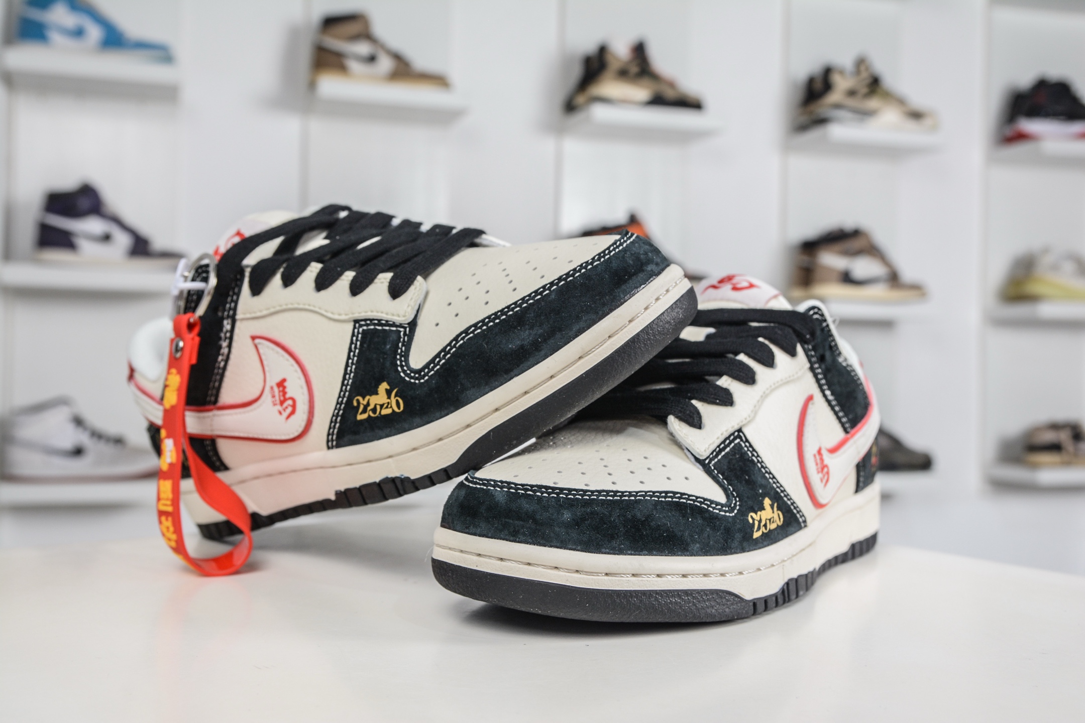 270 Nike SB Dunk Low 马年限定-黑白红 FC1688-259-Chinese UA Cheap High Quatity Brand Clothes Bags handbags Sneakers wholesale wholesaler seller from China Factory suppliers Fashion Clothing Shoes best Quality Beautiful Price 270 Nike SB Dunk Low 马年限定-黑白红 FC1688-259