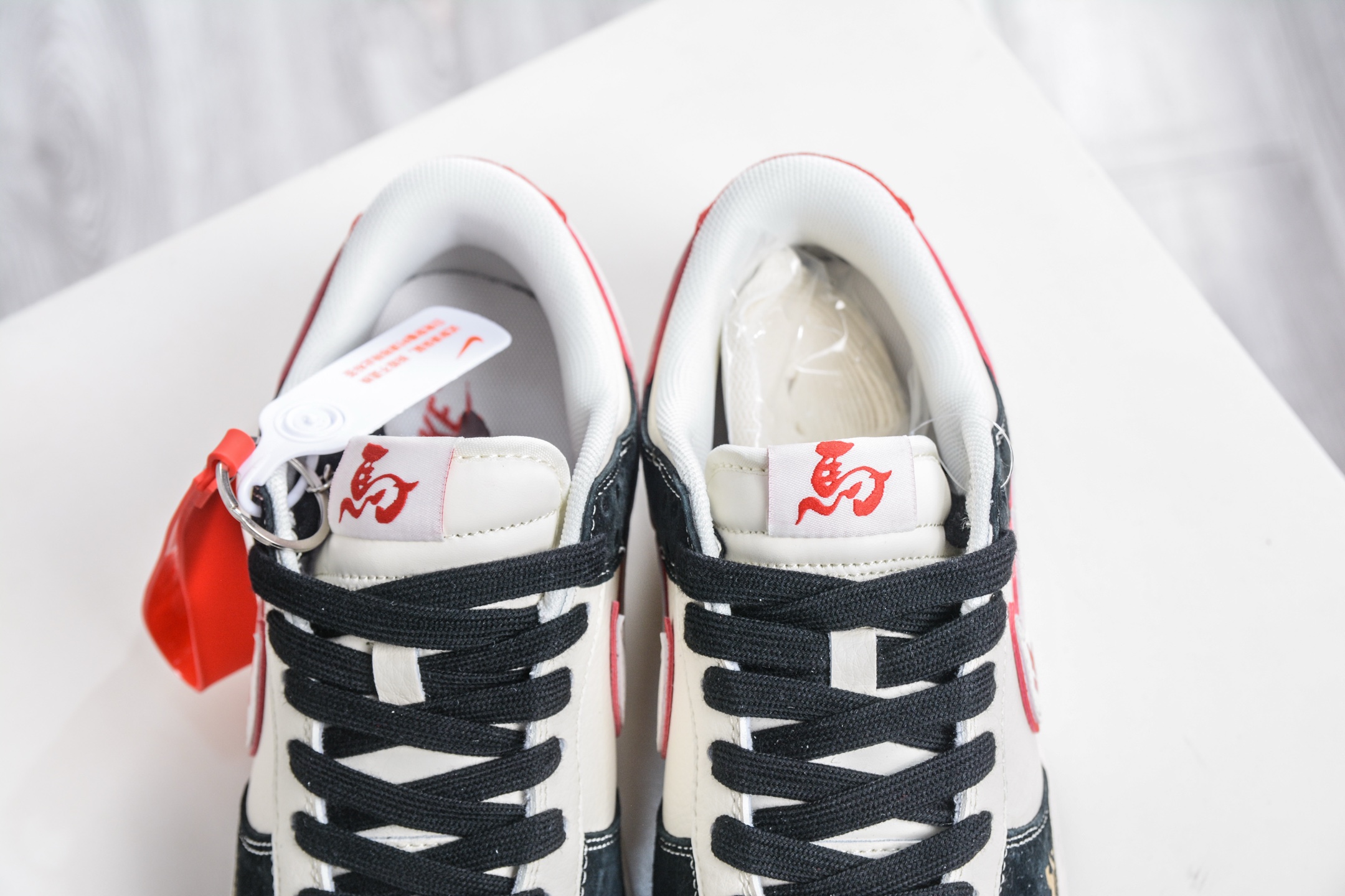 270 Nike SB Dunk Low 马年限定-黑白红 FC1688-259-Chinese UA Cheap High Quatity Brand Clothes Bags handbags Sneakers wholesale wholesaler seller from China Factory suppliers Fashion Clothing Shoes best Quality Beautiful Price 270 Nike SB Dunk Low 马年限定-黑白红 FC1688-259