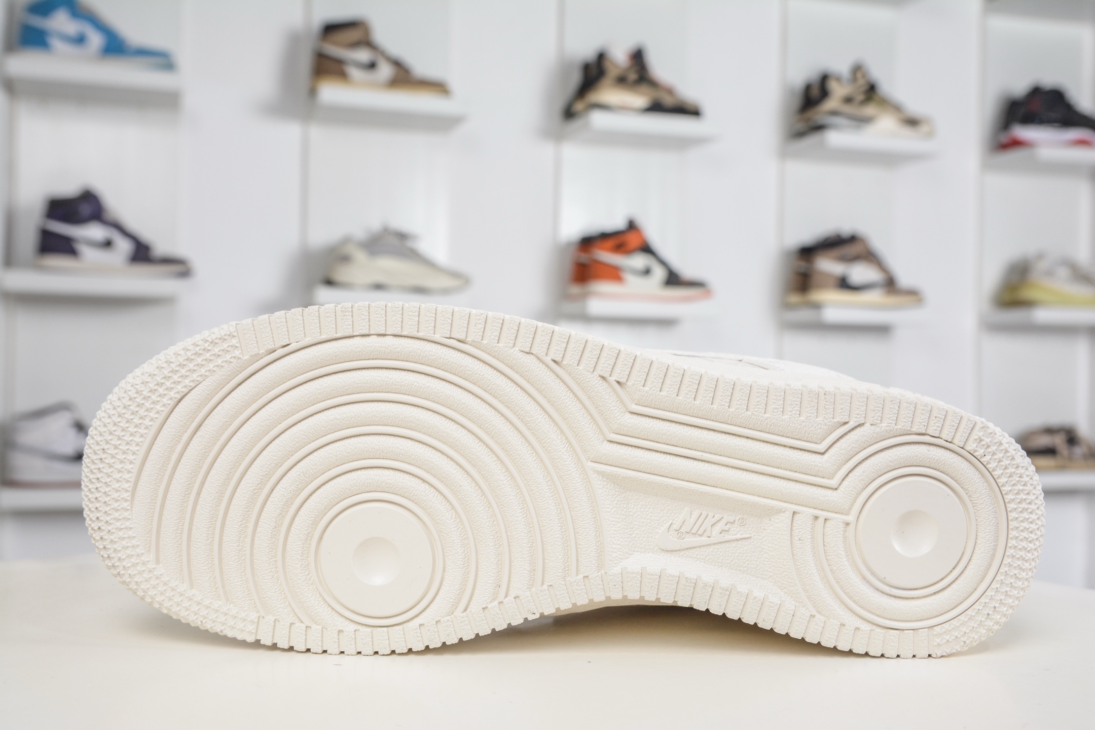 260 Nike Air Force 1 Low 07 x Louis Vuitton LV联名-白红 MM3399-801