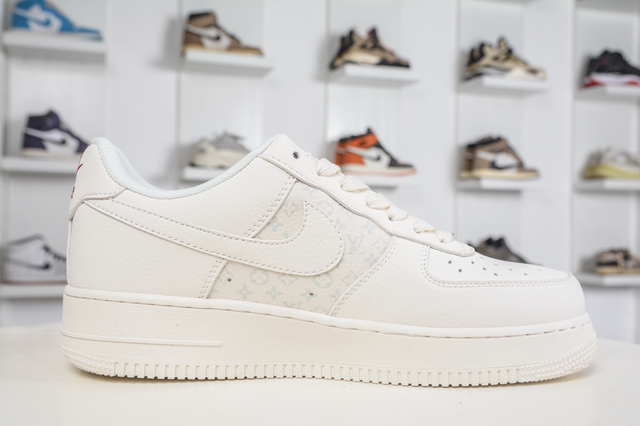 260 Nike Air Force 1 Low 07 x Louis Vuitton LV联名-白红 MM3399-801