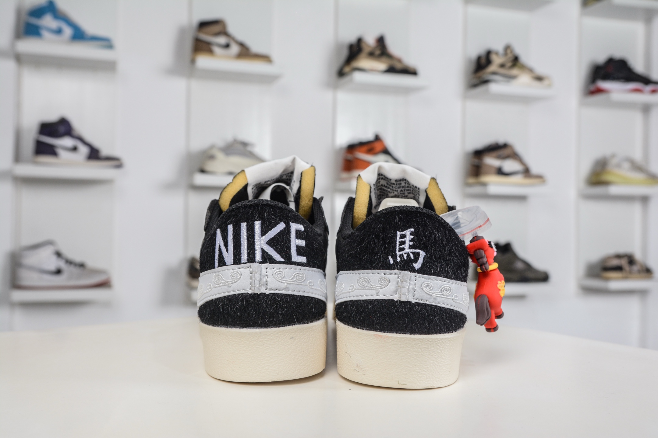 150 Nike Blazer Low ‘77 Jumbo 定制开拓者 马年联名 全新焕新升级经典 Blazer 鞋款 MN2026-001-Chinese UA Cheap High Quatity Brand Clothes Bags handbags Sneakers wholesale wholesaler seller from China Factory suppliers Fashion Clothing Shoes best Quality Beautiful Price 150 Nike Blazer Low ‘77 Jumbo 定制开拓者 马年联名 全新焕新升级经典 Blazer 鞋款 MN2026-001