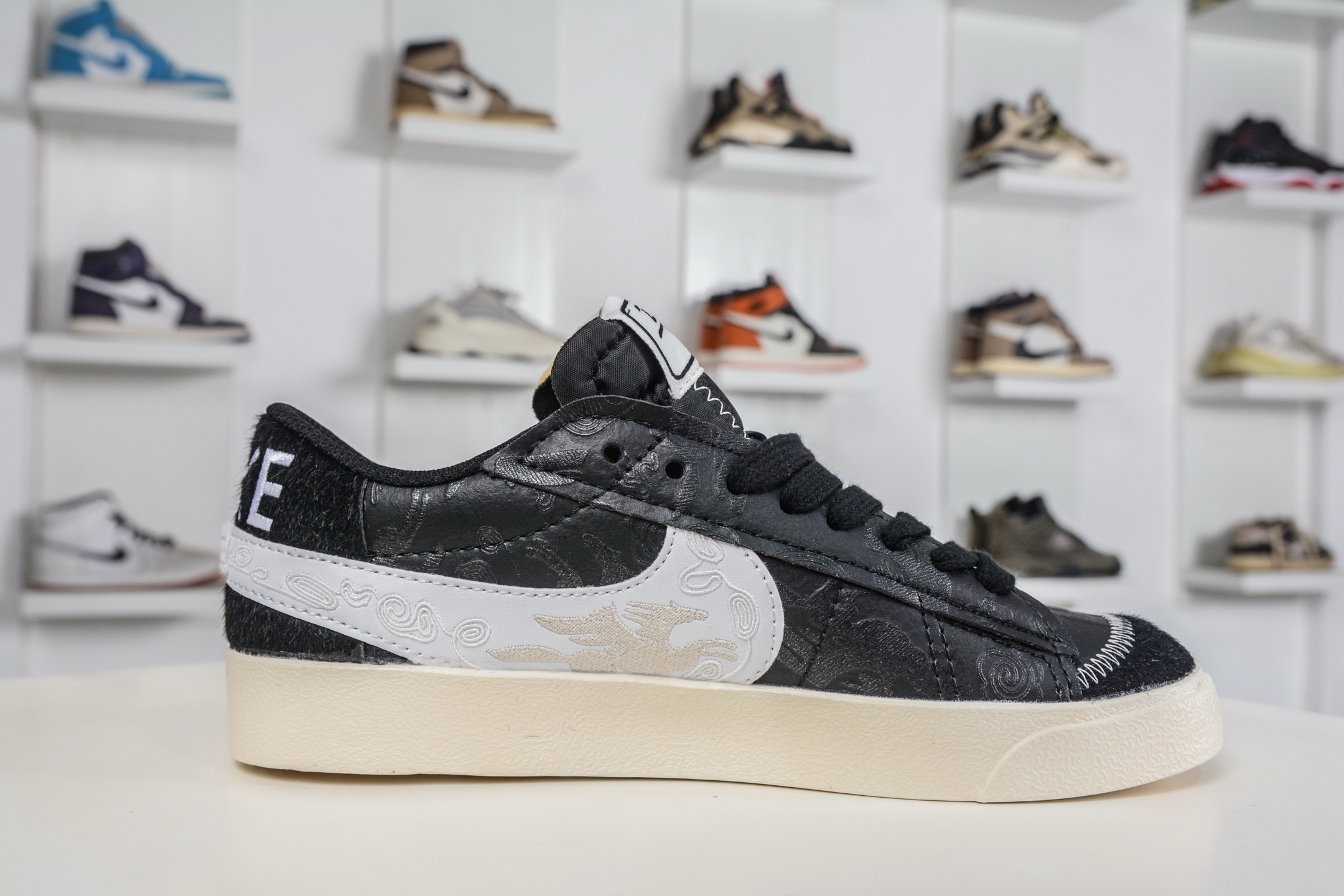 150 Nike Blazer Low ‘77 Jumbo 定制开拓者 马年联名 全新焕新升级经典 Blazer 鞋款 MN2026-001-Chinese UA Cheap High Quatity Brand Clothes Bags handbags Sneakers wholesale wholesaler seller from China Factory suppliers Fashion Clothing Shoes best Quality Beautiful Price 150 Nike Blazer Low ‘77 Jumbo 定制开拓者 马年联名 全新焕新升级经典 Blazer 鞋款 MN2026-001