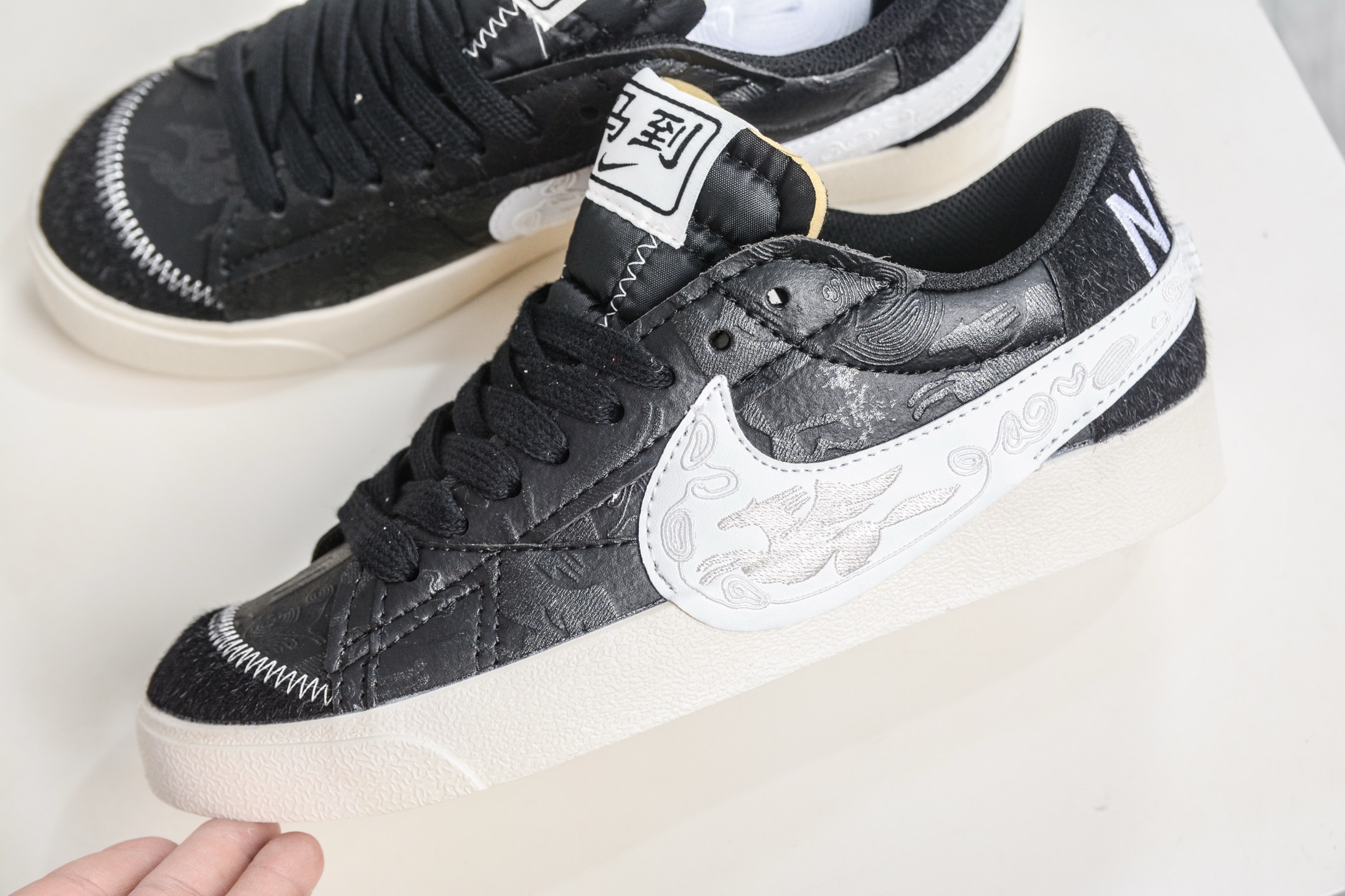 150 Nike Blazer Low ‘77 Jumbo 定制开拓者 马年联名 全新焕新升级经典 Blazer 鞋款 MN2026-001-Chinese UA Cheap High Quatity Brand Clothes Bags handbags Sneakers wholesale wholesaler seller from China Factory suppliers Fashion Clothing Shoes best Quality Beautiful Price 150 Nike Blazer Low ‘77 Jumbo 定制开拓者 马年联名 全新焕新升级经典 Blazer 鞋款 MN2026-001