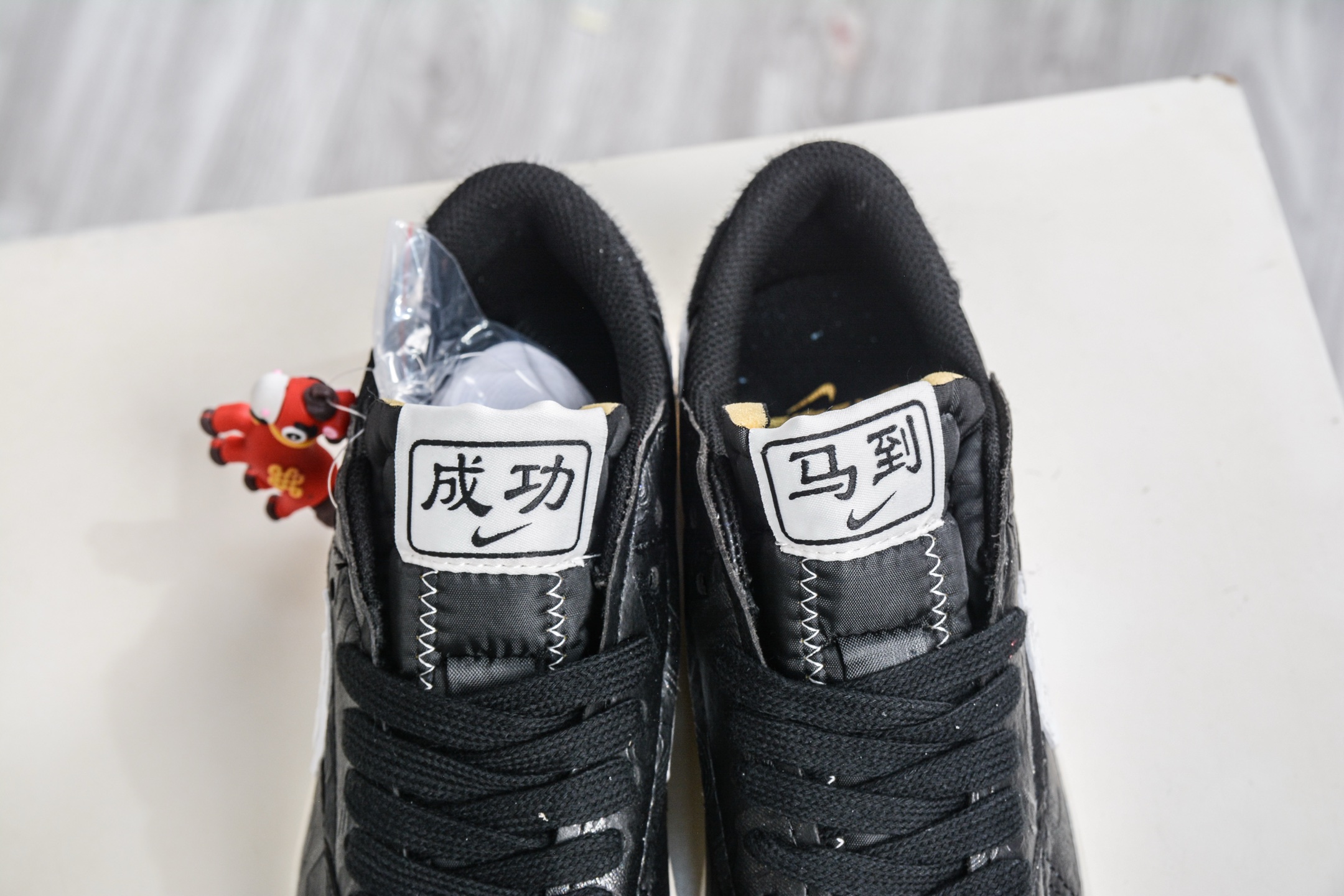 150 Nike Blazer Low ‘77 Jumbo 定制开拓者 马年联名 全新焕新升级经典 Blazer 鞋款 MN2026-001-Chinese UA Cheap High Quatity Brand Clothes Bags handbags Sneakers wholesale wholesaler seller from China Factory suppliers Fashion Clothing Shoes best Quality Beautiful Price 150 Nike Blazer Low ‘77 Jumbo 定制开拓者 马年联名 全新焕新升级经典 Blazer 鞋款 MN2026-001