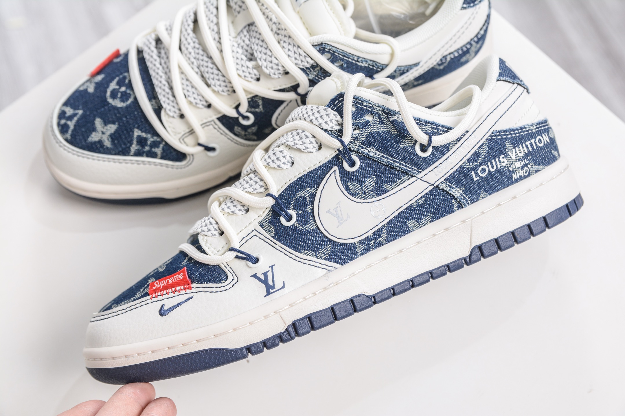 290 Nike SB Dunk Low x Louis Vuitton x Supreme SUPLV联名-白蓝帆布绑带 YX5066-397-Chinese UA Cheap High Quatity Brand Clothes Bags handbags Sneakers wholesale wholesaler seller from China Factory suppliers Fashion Clothing Shoes best Quality Beautiful Price 290 Nike SB Dunk Low x Louis Vuitton x Supreme SUPLV联名-白蓝帆布绑带 YX5066-397