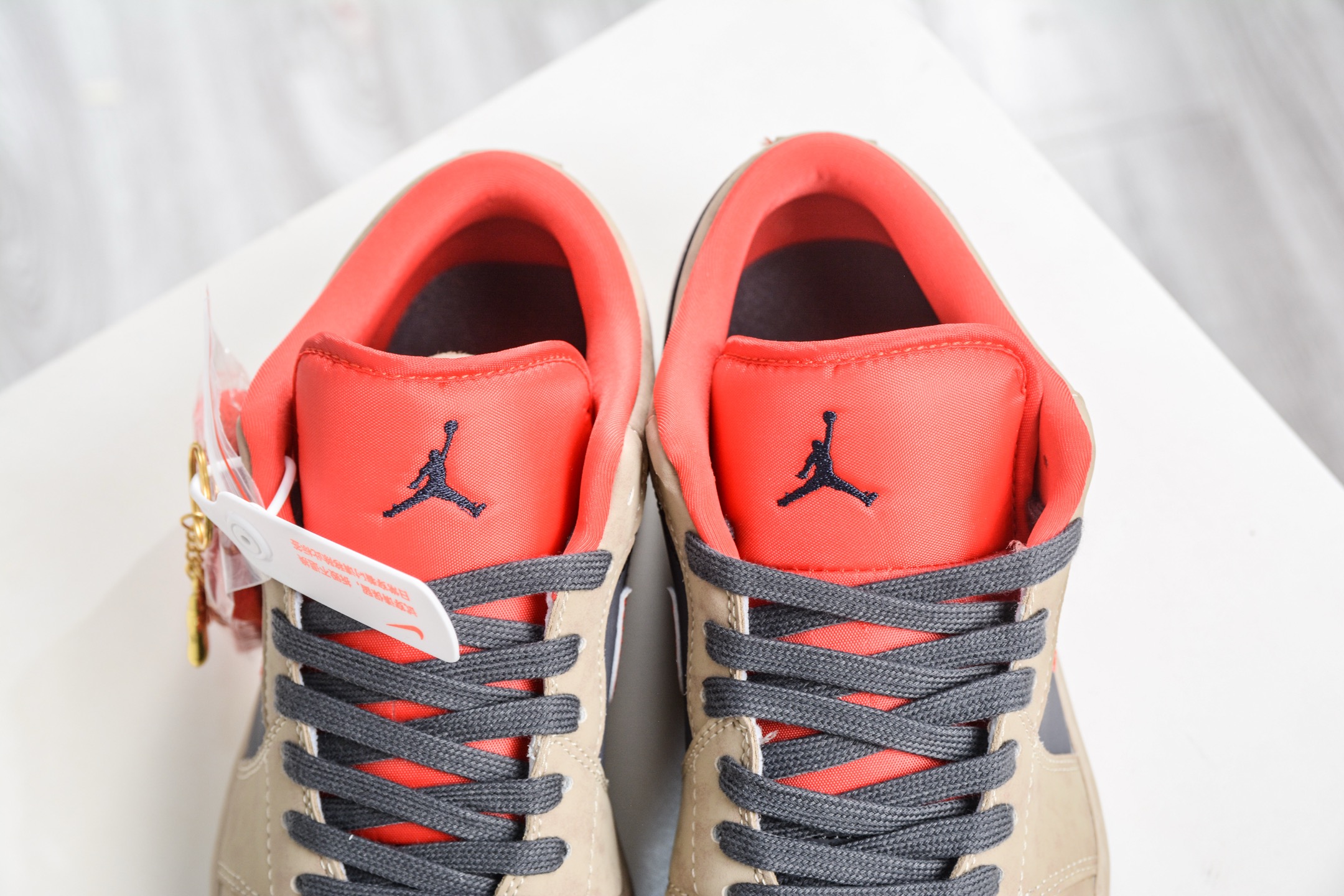 270 Nike Air Jordan 1 Low 马年限定 棕黑红钩 QD1988-010-Chinese UA Cheap High Quatity Brand Clothes Bags handbags Sneakers wholesale wholesaler seller from China Factory suppliers Fashion Clothing Shoes best Quality Beautiful Price 270 Nike Air Jordan 1 Low 马年限定 棕黑红钩 QD1988-010
