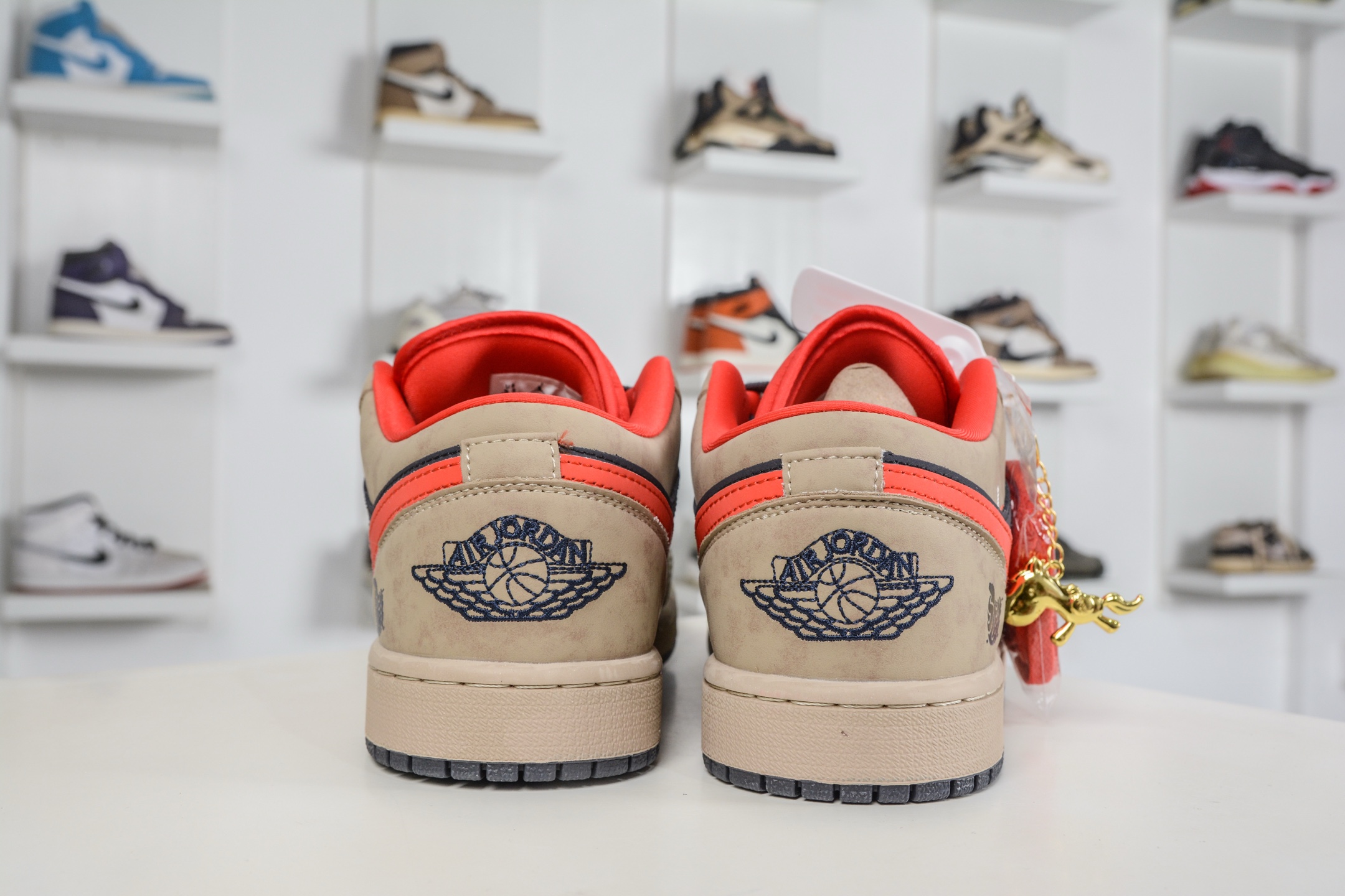 270 Nike Air Jordan 1 Low 马年限定 棕黑红钩 QD1988-010-Chinese UA Cheap High Quatity Brand Clothes Bags handbags Sneakers wholesale wholesaler seller from China Factory suppliers Fashion Clothing Shoes best Quality Beautiful Price 270 Nike Air Jordan 1 Low 马年限定 棕黑红钩 QD1988-010