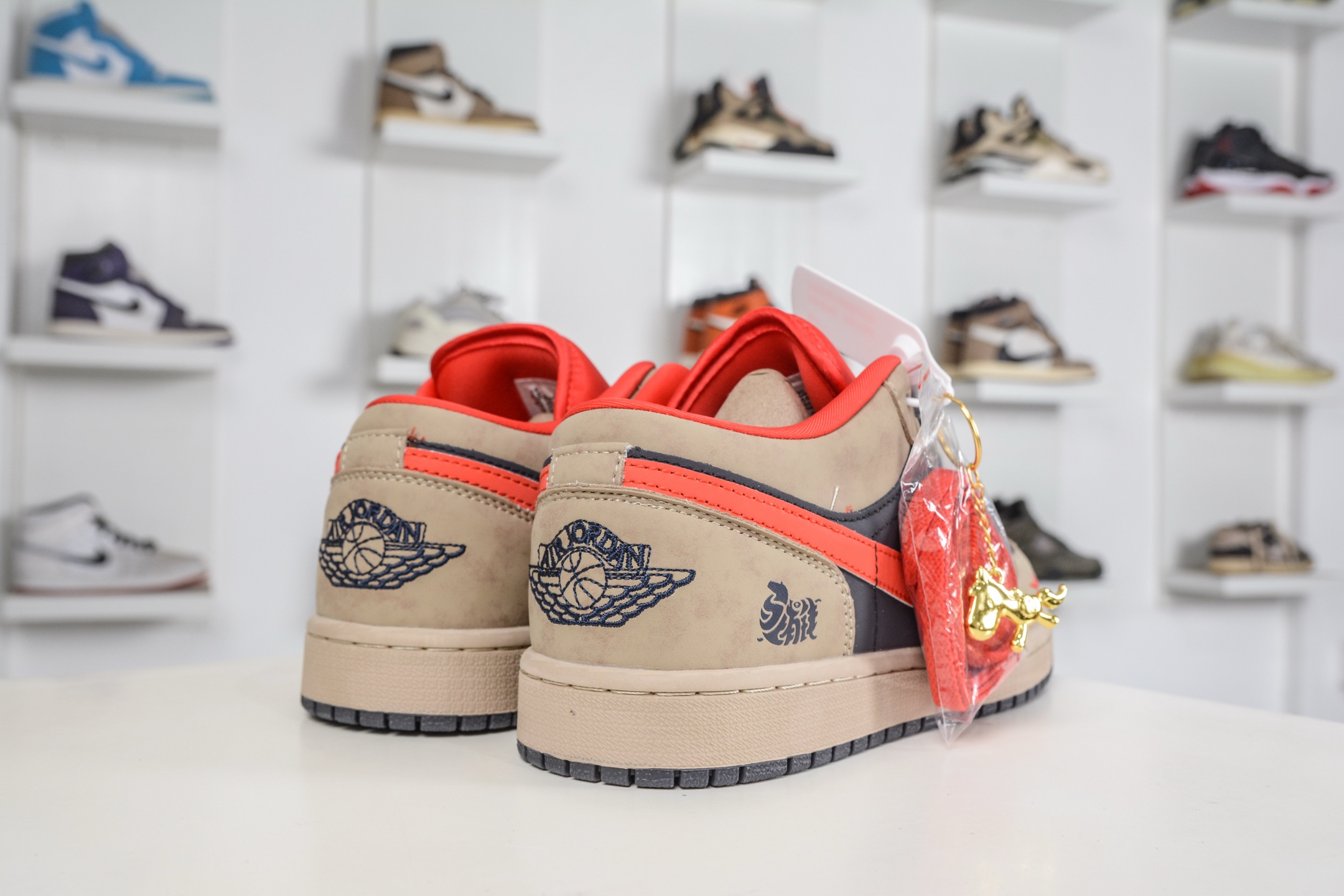 270 Nike Air Jordan 1 Low 马年限定 棕黑红钩 QD1988-010-Chinese UA Cheap High Quatity Brand Clothes Bags handbags Sneakers wholesale wholesaler seller from China Factory suppliers Fashion Clothing Shoes best Quality Beautiful Price 270 Nike Air Jordan 1 Low 马年限定 棕黑红钩 QD1988-010