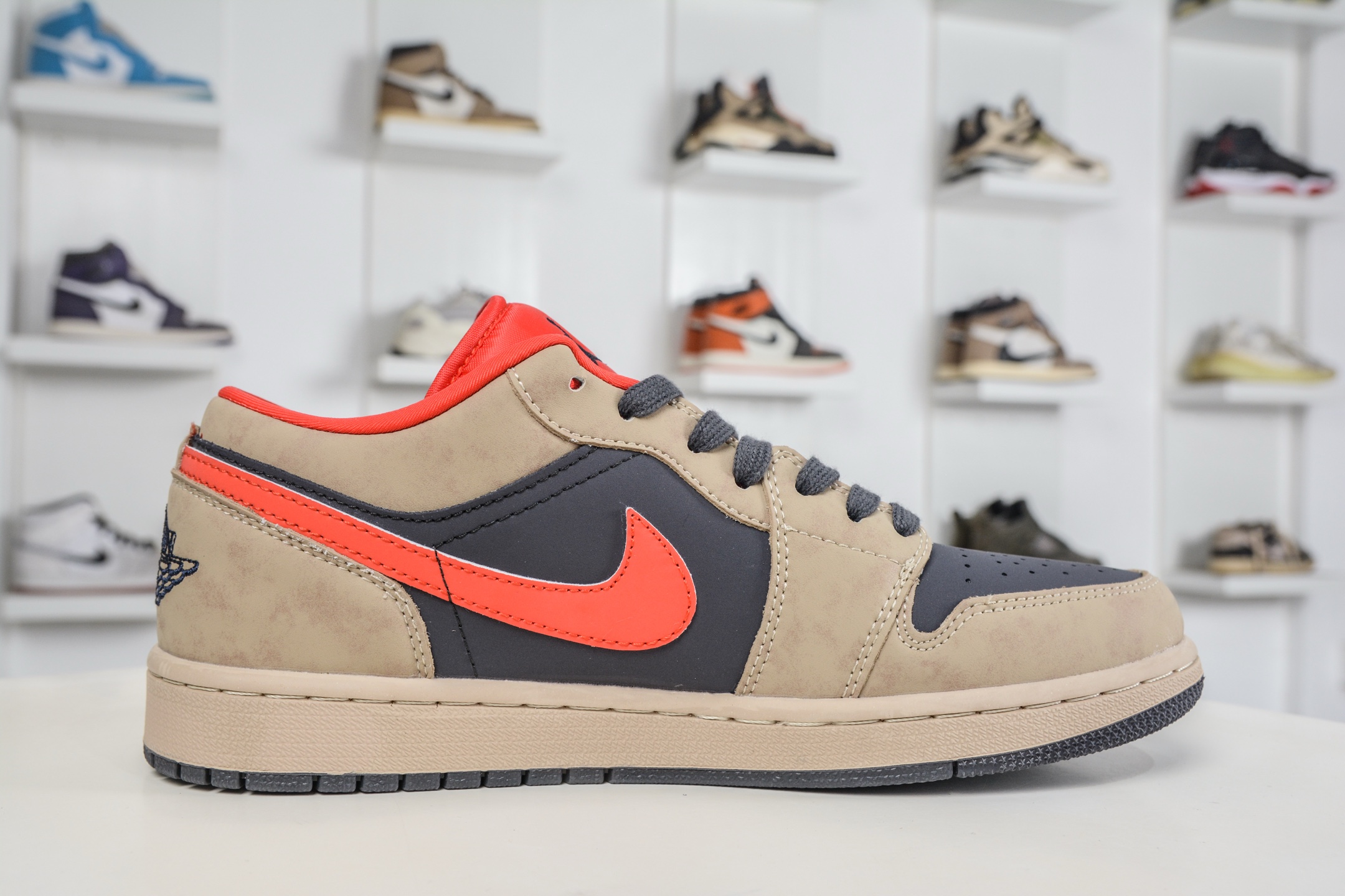270 Nike Air Jordan 1 Low 马年限定 棕黑红钩 QD1988-010-Chinese UA Cheap High Quatity Brand Clothes Bags handbags Sneakers wholesale wholesaler seller from China Factory suppliers Fashion Clothing Shoes best Quality Beautiful Price 270 Nike Air Jordan 1 Low 马年限定 棕黑红钩 QD1988-010