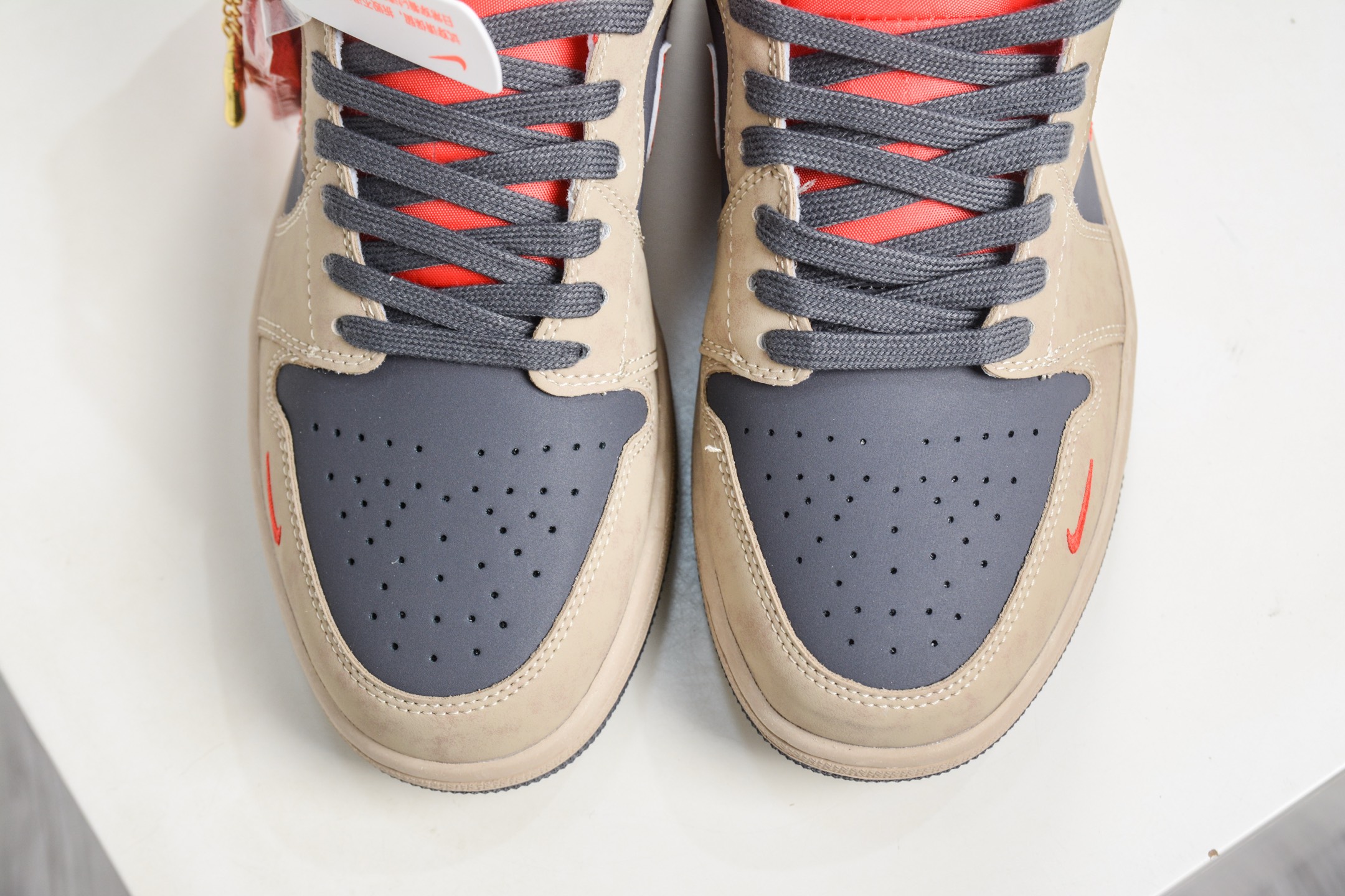 270 Nike Air Jordan 1 Low 马年限定 棕黑红钩 QD1988-010-Chinese UA Cheap High Quatity Brand Clothes Bags handbags Sneakers wholesale wholesaler seller from China Factory suppliers Fashion Clothing Shoes best Quality Beautiful Price 270 Nike Air Jordan 1 Low 马年限定 棕黑红钩 QD1988-010