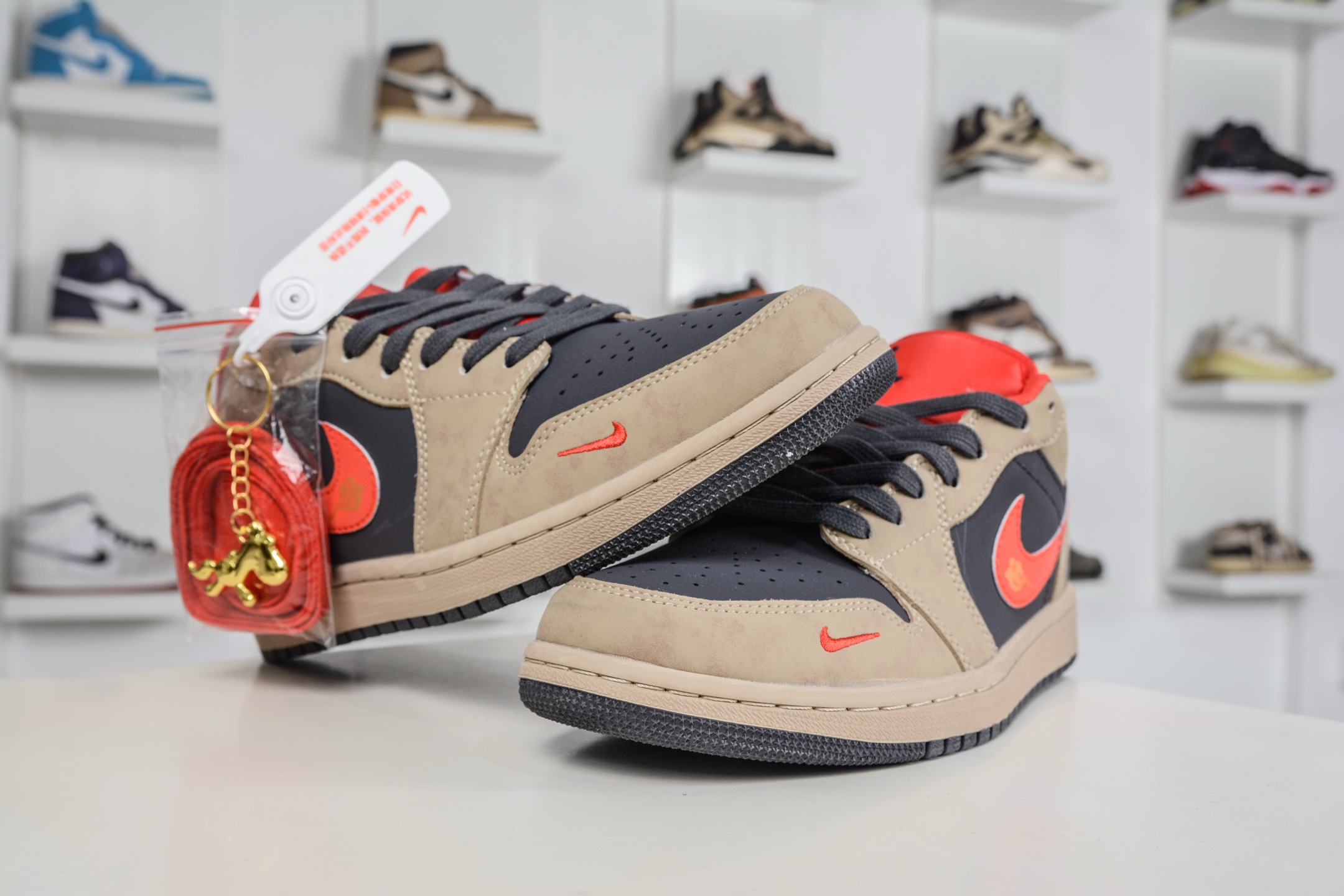 270 Nike Air Jordan 1 Low 马年限定 棕黑红钩 QD1988-010-Chinese UA Cheap High Quatity Brand Clothes Bags handbags Sneakers wholesale wholesaler seller from China Factory suppliers Fashion Clothing Shoes best Quality Beautiful Price 270 Nike Air Jordan 1 Low 马年限定 棕黑红钩 QD1988-010