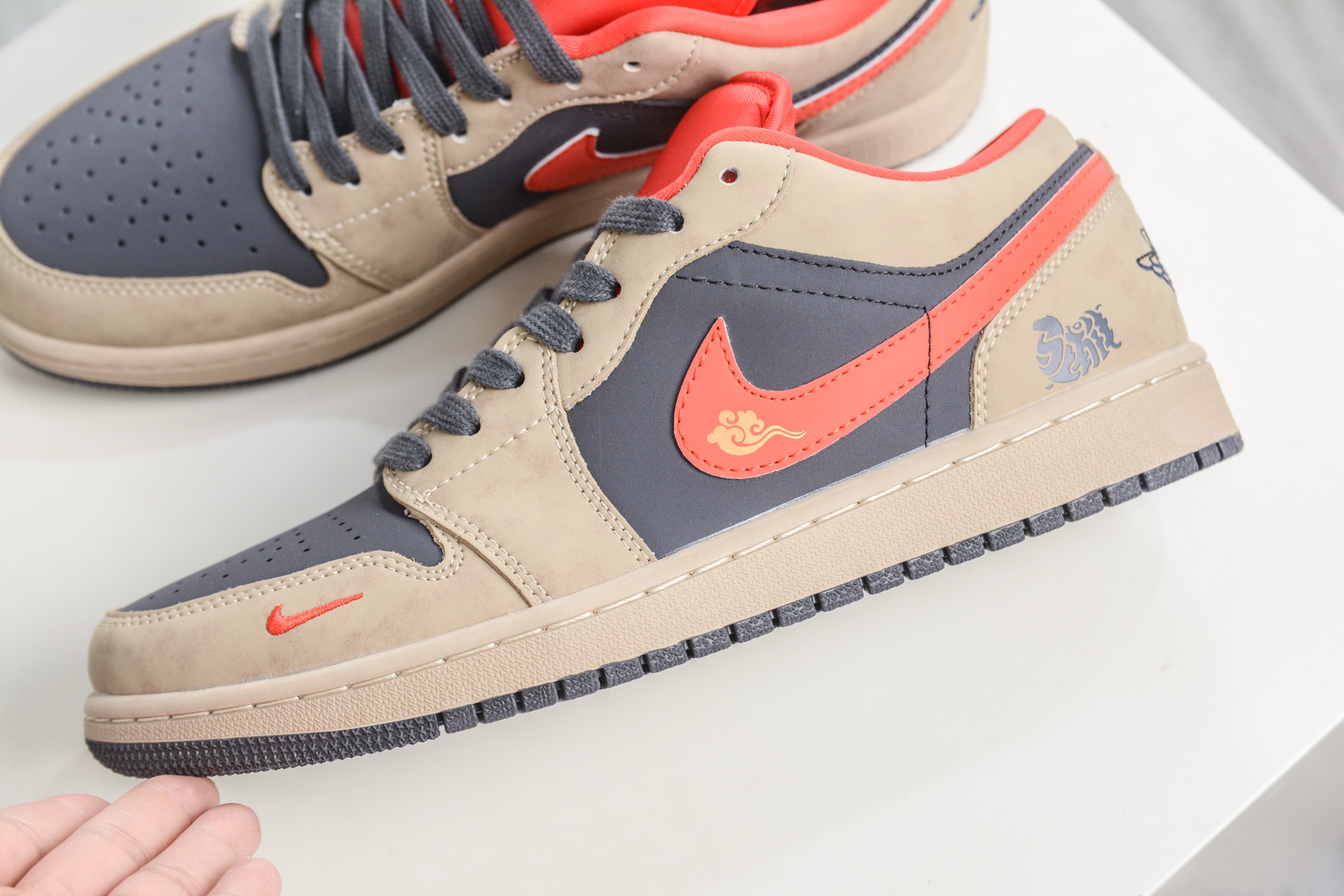 270 Nike Air Jordan 1 Low 马年限定 棕黑红钩 QD1988-010-Chinese UA Cheap High Quatity Brand Clothes Bags handbags Sneakers wholesale wholesaler seller from China Factory suppliers Fashion Clothing Shoes best Quality Beautiful Price 270 Nike Air Jordan 1 Low 马年限定 棕黑红钩 QD1988-010