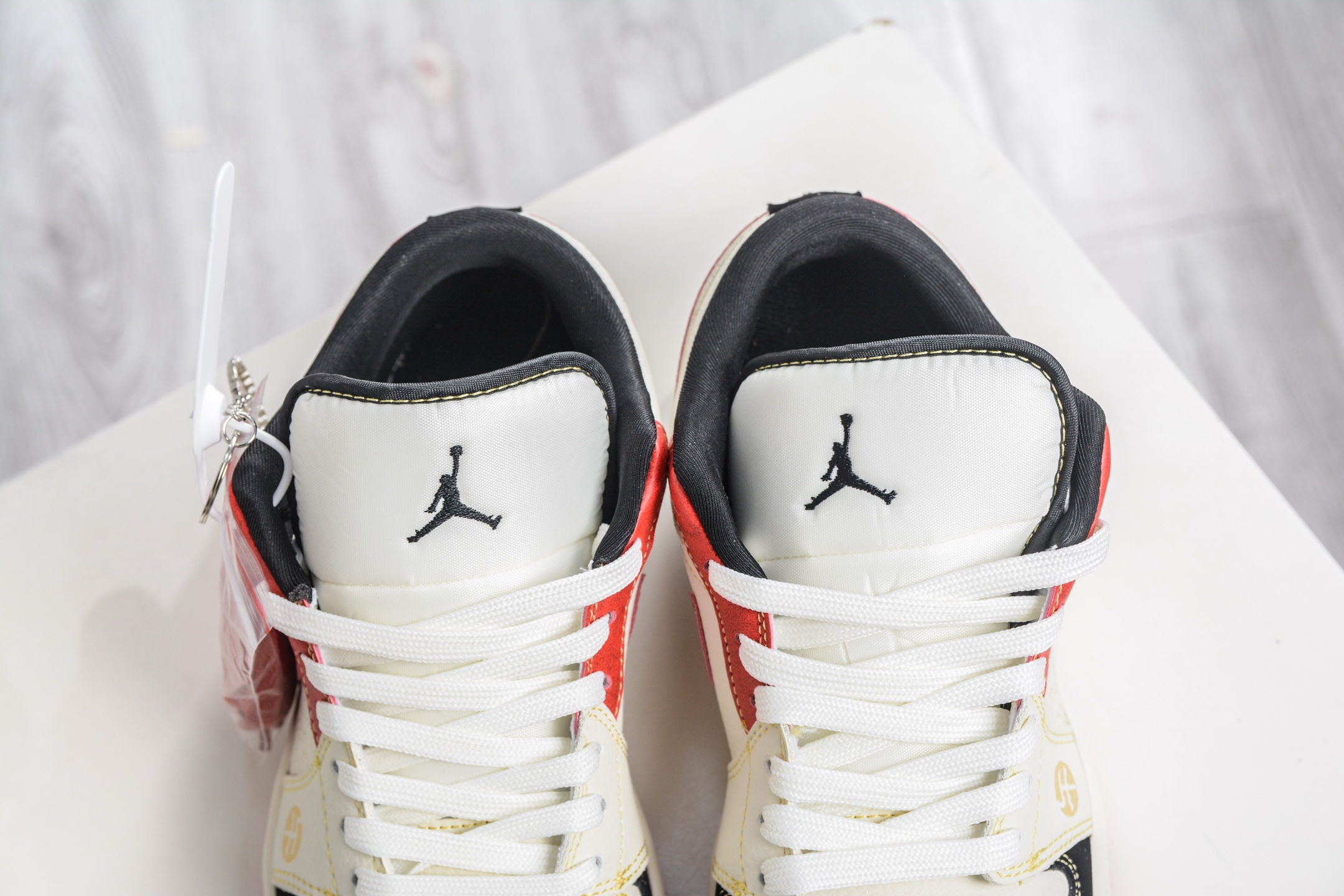 270 Nike Air Jordan 1 Low 马年限定 白黑红 定制配色 QL1988-004-Chinese UA Cheap High Quatity Brand Clothes Bags handbags Sneakers wholesale wholesaler seller from China Factory suppliers Fashion Clothing Shoes best Quality Beautiful Price 270 Nike Air Jordan 1 Low 马年限定 白黑红 定制配色 QL1988-004