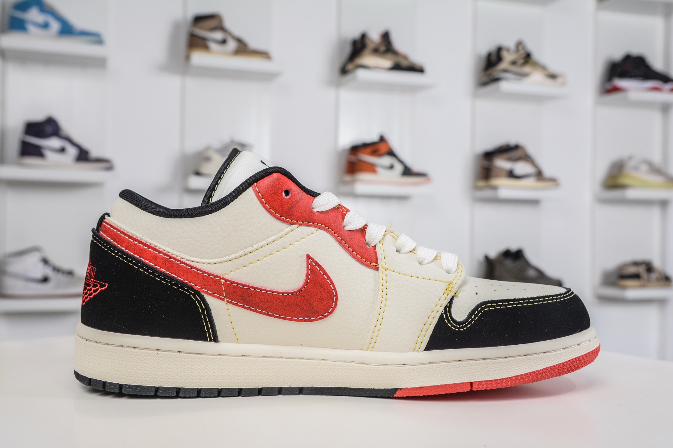 270 Nike Air Jordan 1 Low 马年限定 白黑红 定制配色 QL1988-004-Chinese UA Cheap High Quatity Brand Clothes Bags handbags Sneakers wholesale wholesaler seller from China Factory suppliers Fashion Clothing Shoes best Quality Beautiful Price 270 Nike Air Jordan 1 Low 马年限定 白黑红 定制配色 QL1988-004