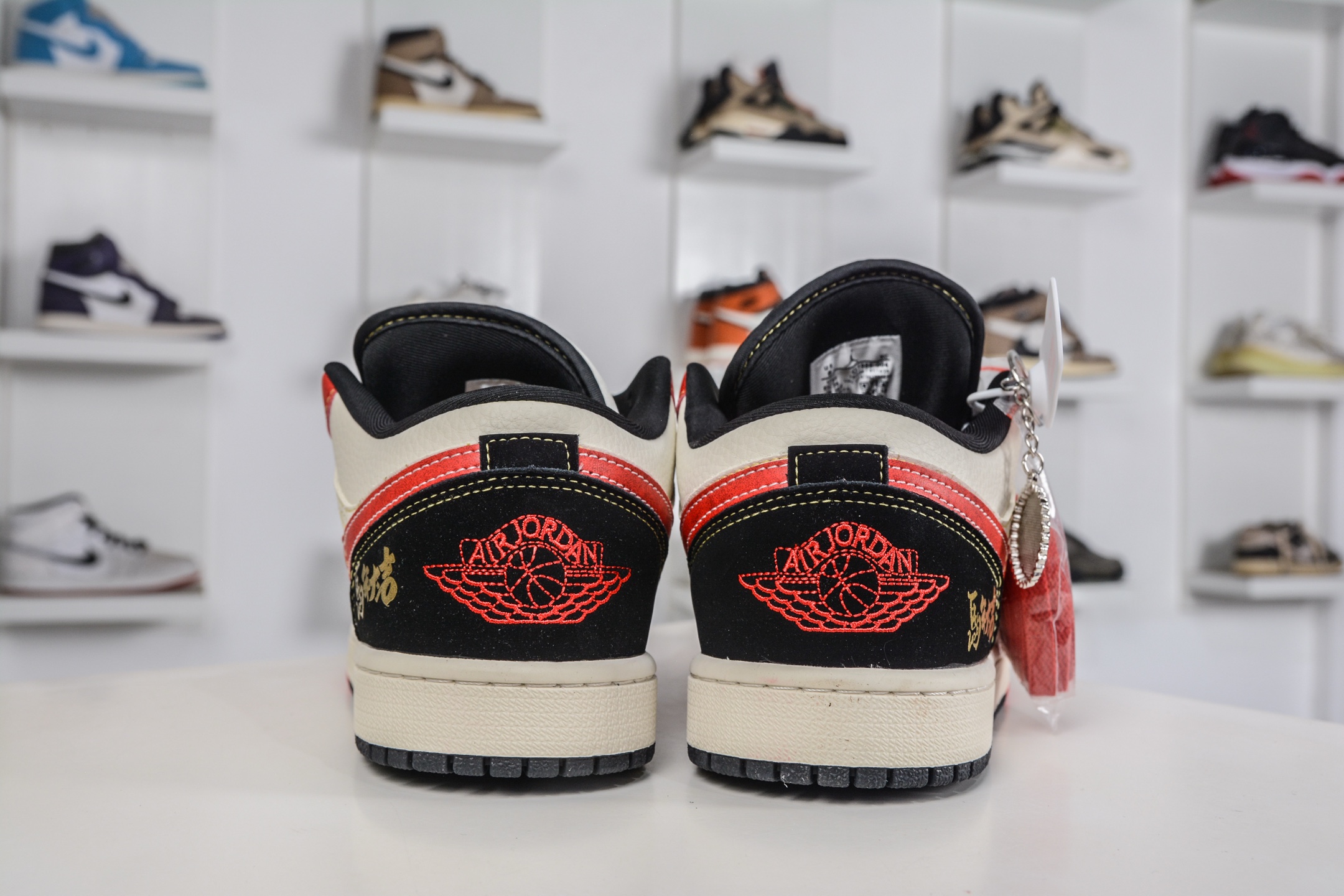 270 Nike Air Jordan 1 Low 马年限定 白黑红 定制配色 QL1988-004-Chinese UA Cheap High Quatity Brand Clothes Bags handbags Sneakers wholesale wholesaler seller from China Factory suppliers Fashion Clothing Shoes best Quality Beautiful Price 270 Nike Air Jordan 1 Low 马年限定 白黑红 定制配色 QL1988-004