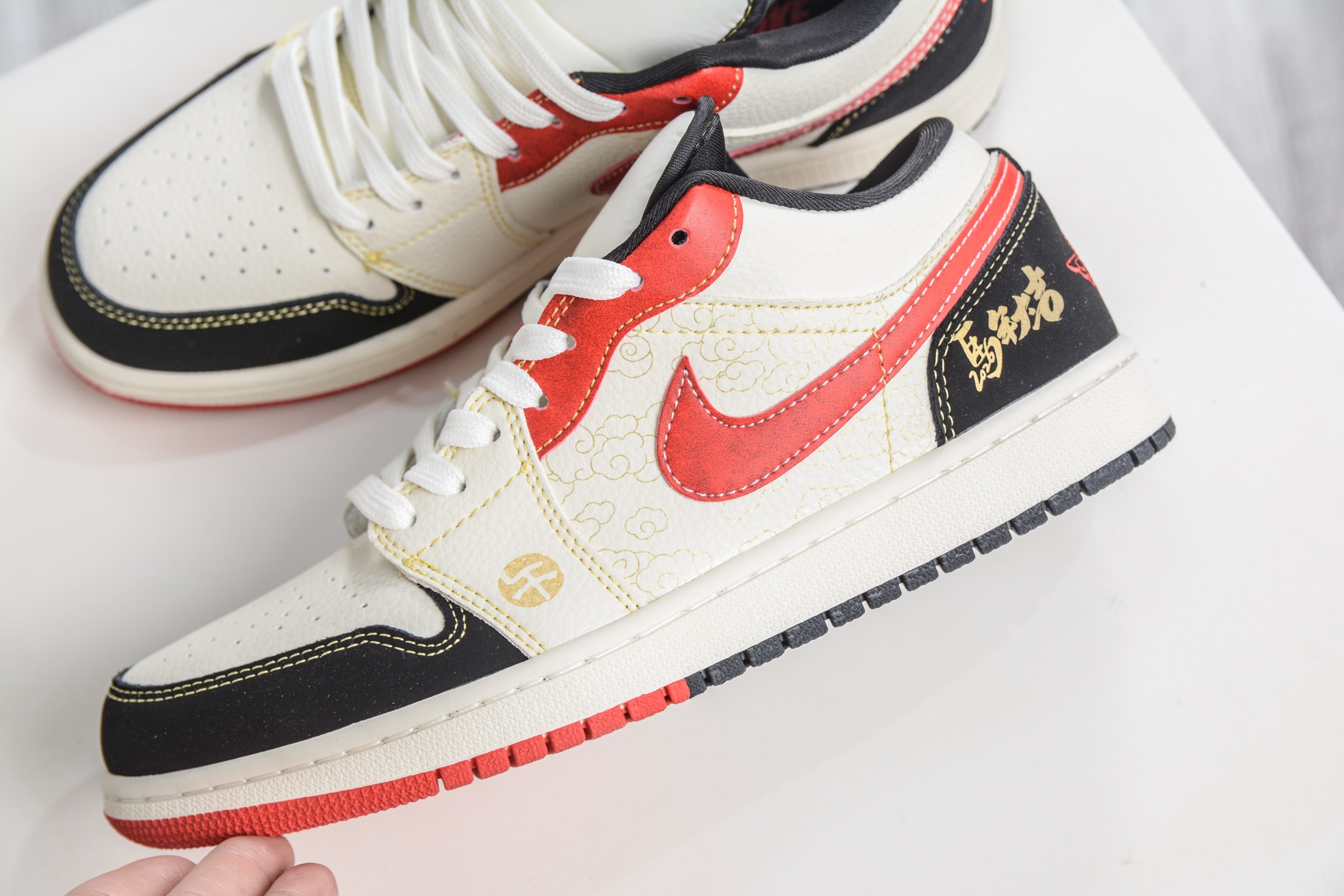 270 Nike Air Jordan 1 Low 马年限定 白黑红 定制配色 QL1988-004-Chinese UA Cheap High Quatity Brand Clothes Bags handbags Sneakers wholesale wholesaler seller from China Factory suppliers Fashion Clothing Shoes best Quality Beautiful Price 270 Nike Air Jordan 1 Low 马年限定 白黑红 定制配色 QL1988-004