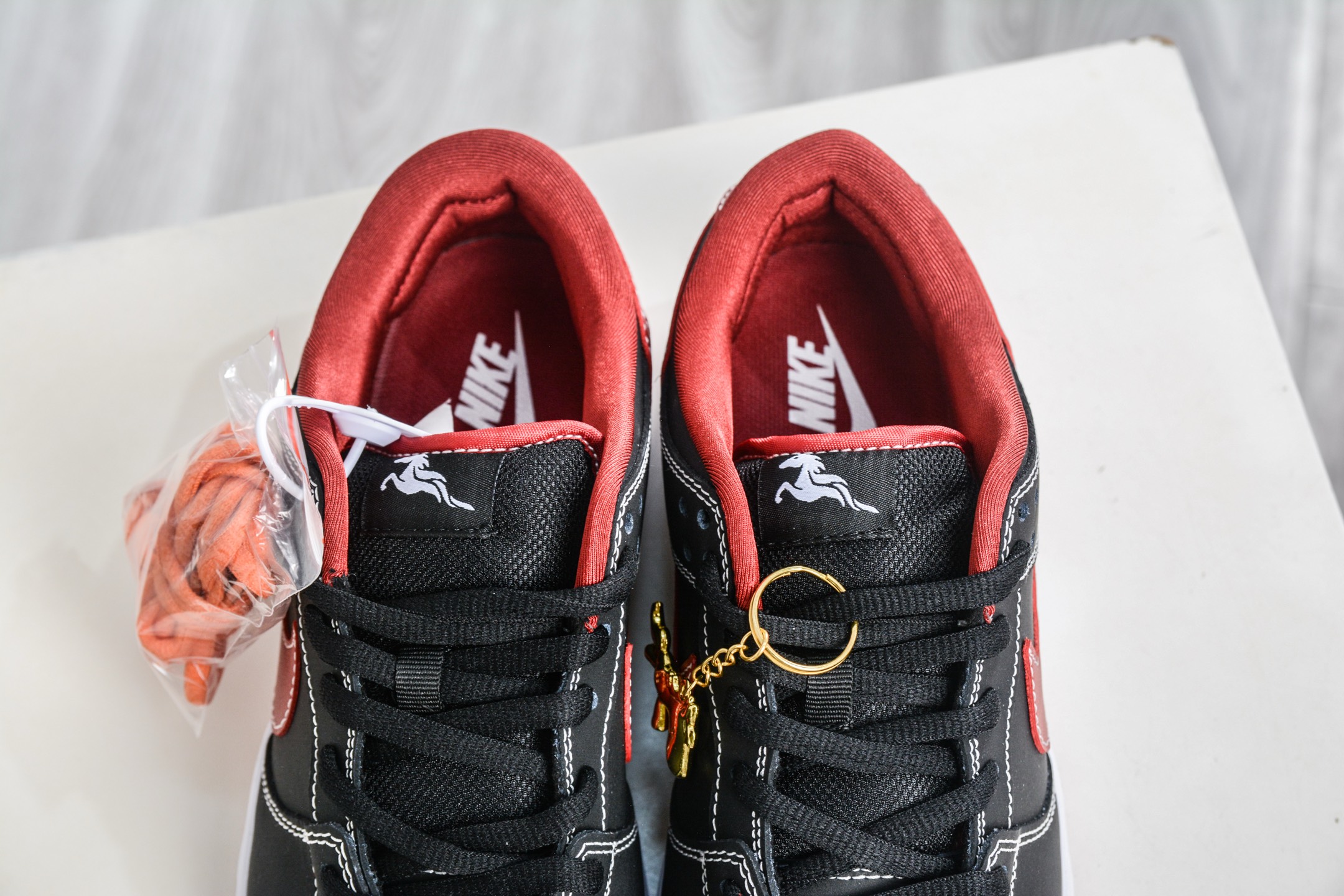 270 Nike SB Dunk Low x Superme SUP联名-黑红 AJ6817-005-Chinese UA Cheap High Quatity Brand Clothes Bags handbags Sneakers wholesale wholesaler seller from China Factory suppliers Fashion Clothing Shoes best Quality Beautiful Price 270 Nike SB Dunk Low x Superme SUP联名-黑红 AJ6817-005