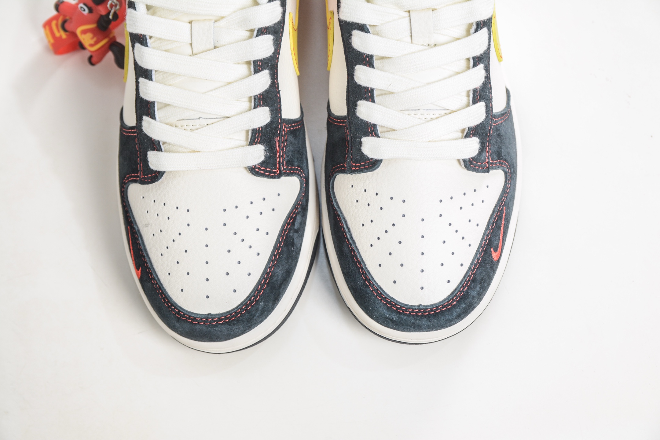 Nike SB Dunk Low 马年限定联名-黑米红 HG0026-002-Top High Quatity Cheap Sneakers Fashion Clothing Clothes Bags handbags Shoes of all Brand wholesale With The best Quality And Beautiful Price from China Factory Chinese suppliers wholesaler seller Nike SB Dunk Low 马年限定联名-黑米红 HG0026-002