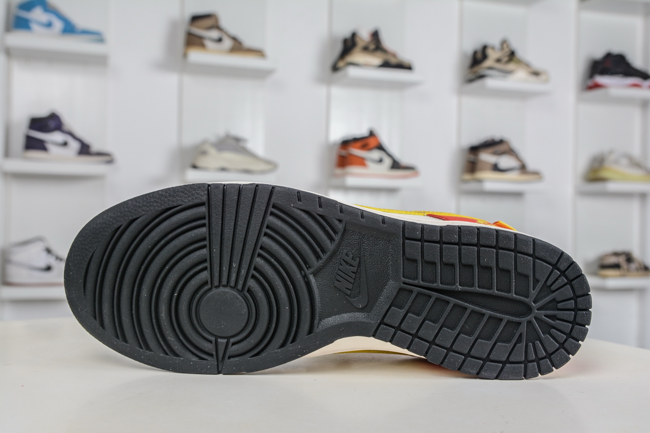 Nike SB Dunk Low 马年限定联名-黑米红 HG0026-002-Top High Quatity Cheap Sneakers Fashion Clothing Clothes Bags handbags Shoes of all Brand wholesale With The best Quality And Beautiful Price from China Factory Chinese suppliers wholesaler seller Nike SB Dunk Low 马年限定联名-黑米红 HG0026-002
