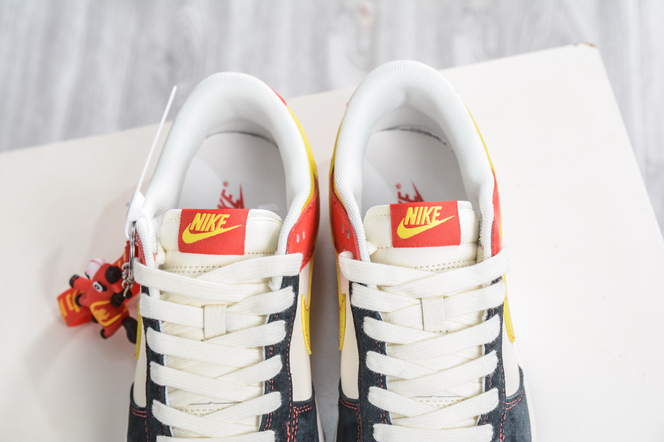 Nike SB Dunk Low 马年限定联名-黑米红 HG0026-002-Top High Quatity Cheap Sneakers Fashion Clothing Clothes Bags handbags Shoes of all Brand wholesale With The best Quality And Beautiful Price from China Factory Chinese suppliers wholesaler seller Nike SB Dunk Low 马年限定联名-黑米红 HG0026-002