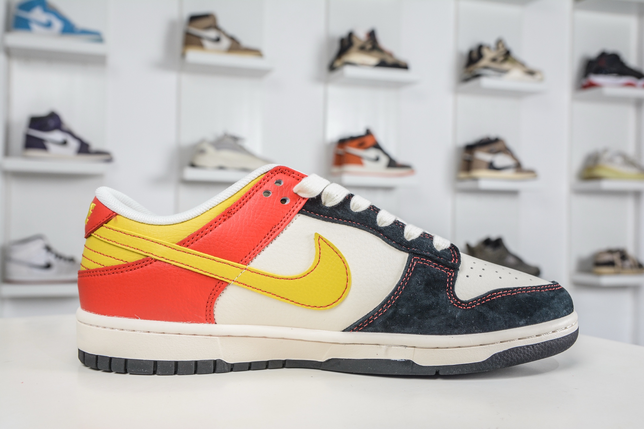 Nike SB Dunk Low 马年限定联名-黑米红 HG0026-002-Top High Quatity Cheap Sneakers Fashion Clothing Clothes Bags handbags Shoes of all Brand wholesale With The best Quality And Beautiful Price from China Factory Chinese suppliers wholesaler seller Nike SB Dunk Low 马年限定联名-黑米红 HG0026-002
