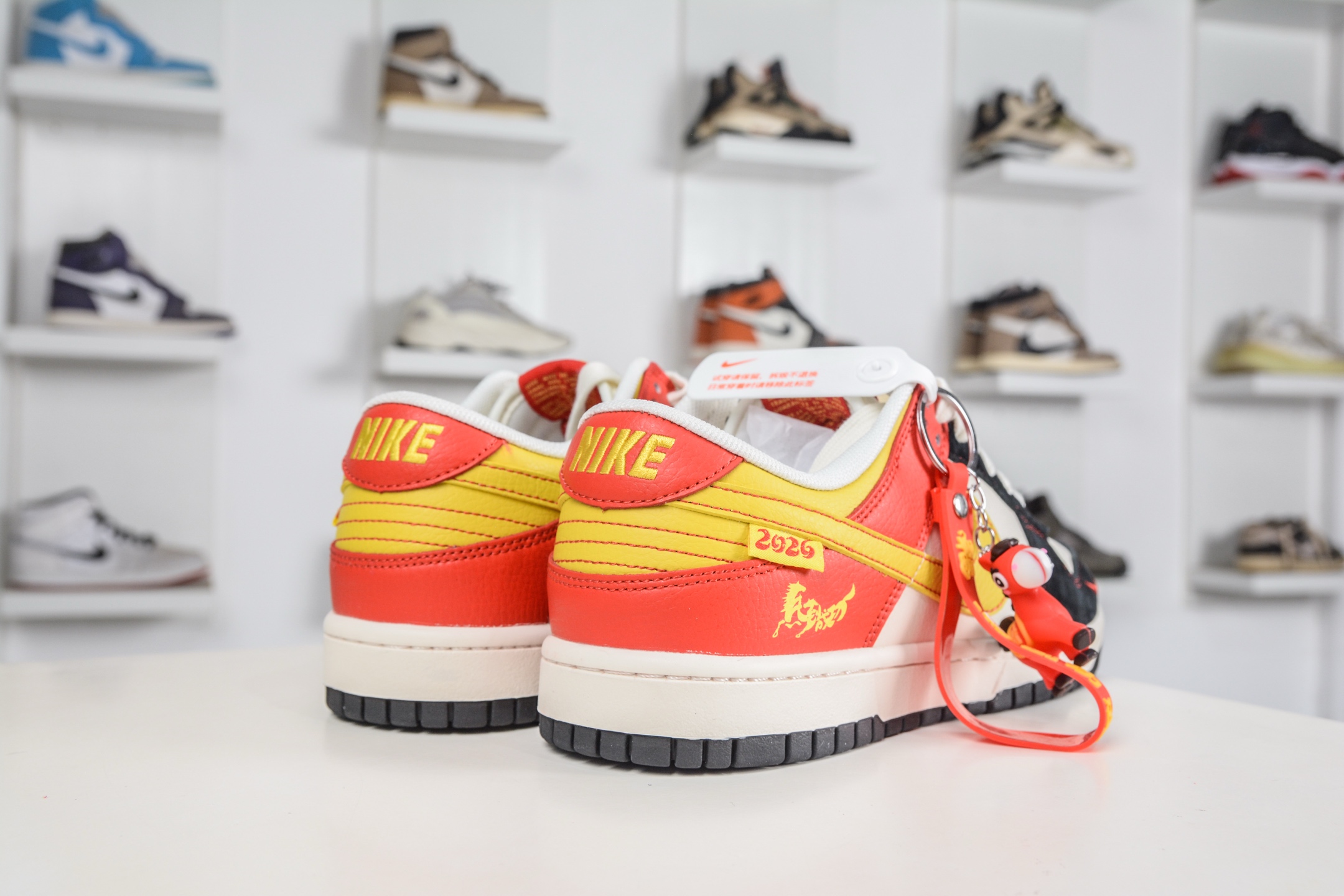 Nike SB Dunk Low 马年限定联名-黑米红 HG0026-002-Top High Quatity Cheap Sneakers Fashion Clothing Clothes Bags handbags Shoes of all Brand wholesale With The best Quality And Beautiful Price from China Factory Chinese suppliers wholesaler seller Nike SB Dunk Low 马年限定联名-黑米红 HG0026-002