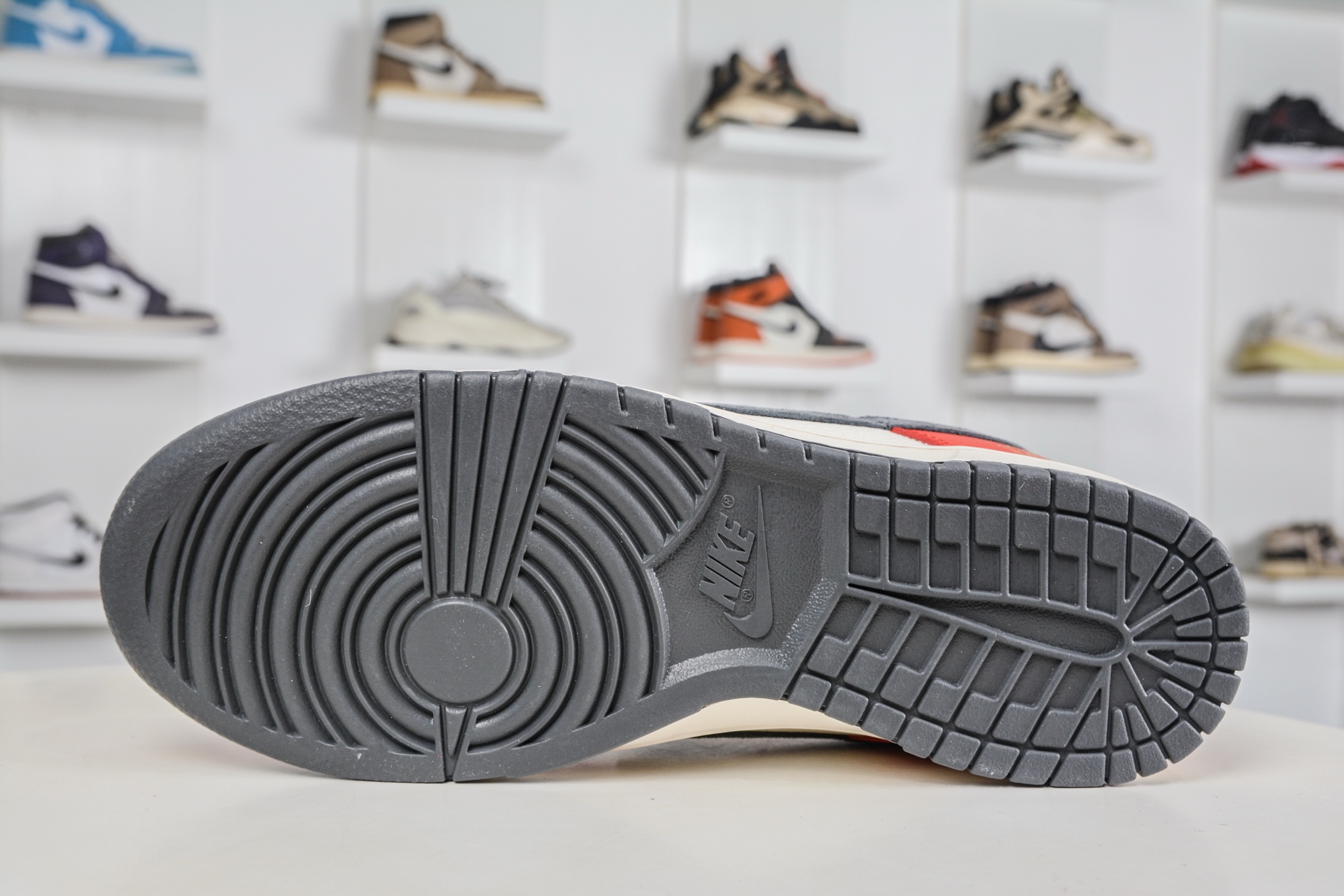 Nike SB Dunk Low 马年限定联名-米白红灰勾 HG0026-015-Top High Quatity Cheap Sneakers Fashion Clothing Clothes Bags handbags Shoes of all Brand wholesale With The best Quality And Beautiful Price from China Factory Chinese suppliers wholesaler seller Nike SB Dunk Low 马年限定联名-米白红灰勾 HG0026-015