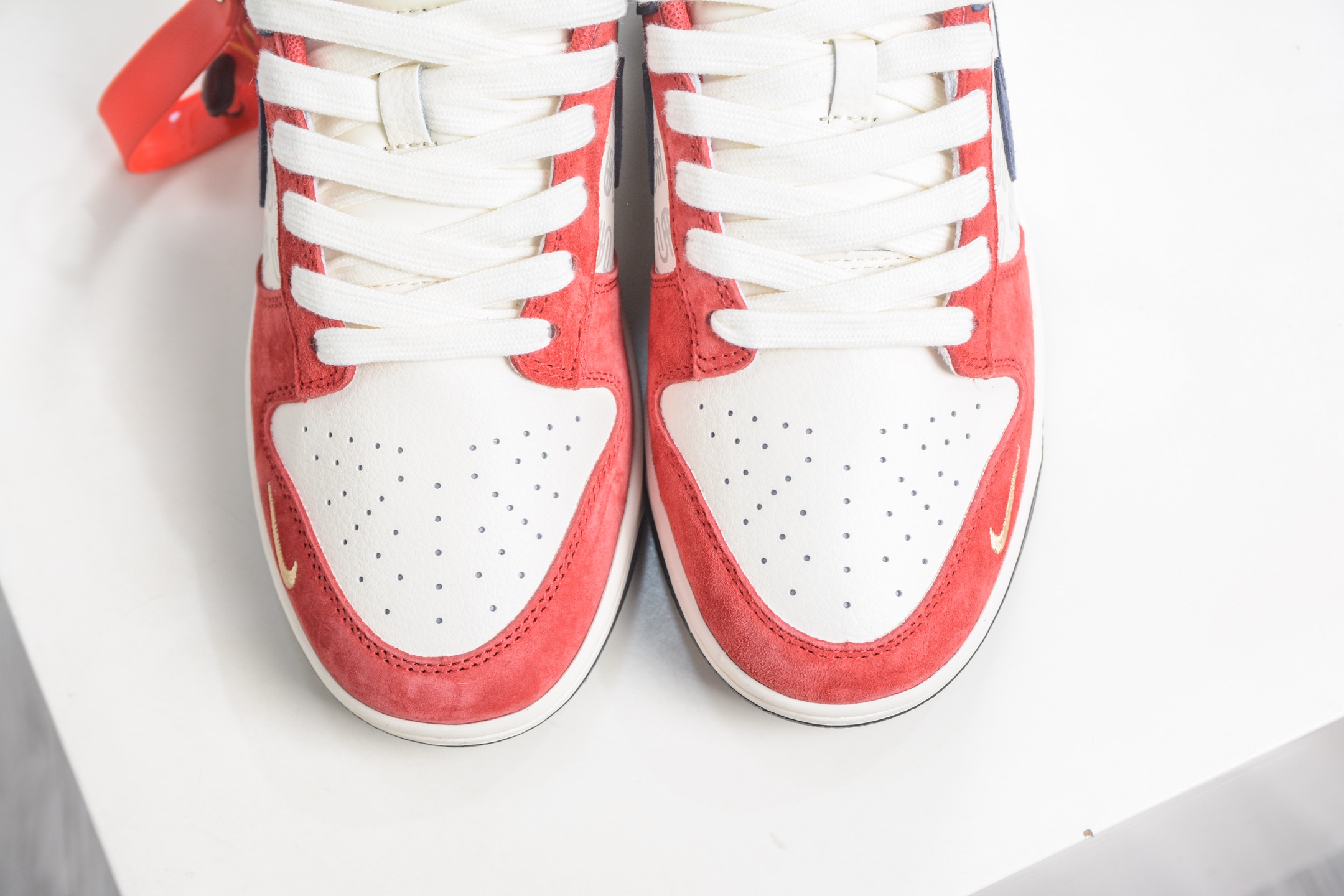 Nike SB Dunk Low 马年限定联名-米白红藏青 HG0026-011-Top High Quatity Cheap Sneakers Fashion Clothing Clothes Bags handbags Shoes of all Brand wholesale With The best Quality And Beautiful Price from China Factory Chinese suppliers wholesaler seller Nike SB Dunk Low 马年限定联名-米白红藏青 HG0026-011