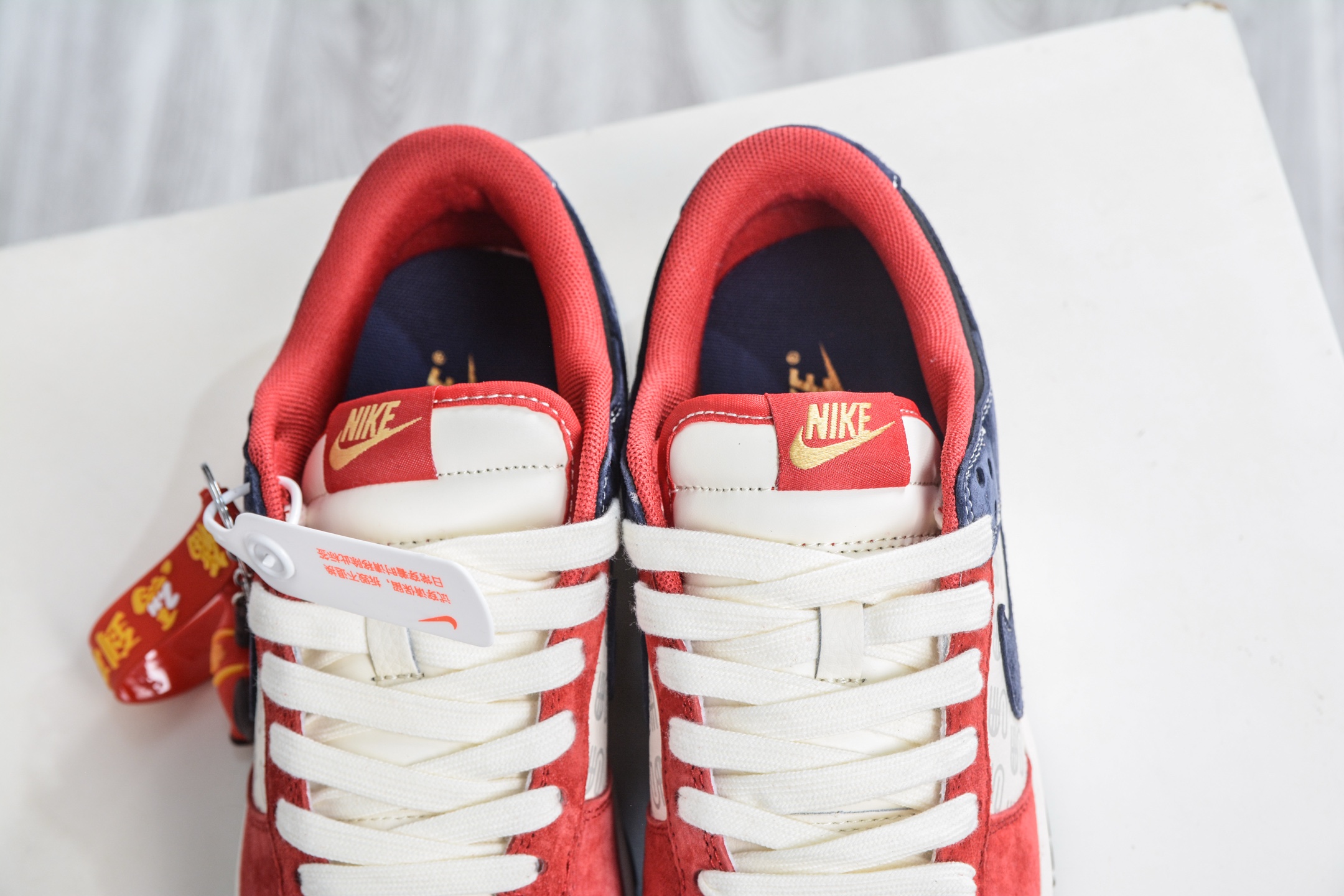 Nike SB Dunk Low 马年限定联名-米白红藏青 HG0026-011-Top High Quatity Cheap Sneakers Fashion Clothing Clothes Bags handbags Shoes of all Brand wholesale With The best Quality And Beautiful Price from China Factory Chinese suppliers wholesaler seller Nike SB Dunk Low 马年限定联名-米白红藏青 HG0026-011