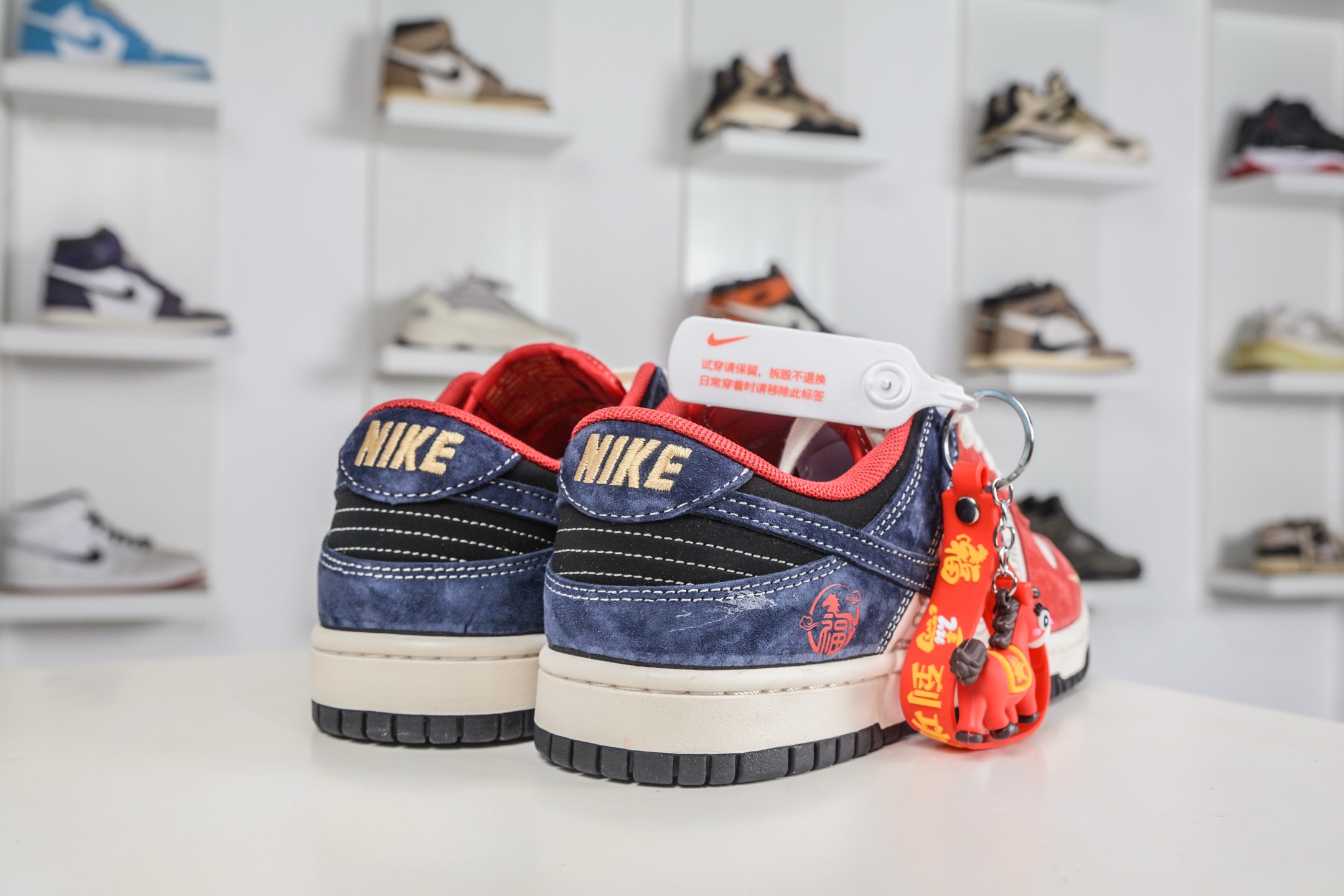 Nike SB Dunk Low 马年限定联名-米白红藏青 HG0026-011-Top High Quatity Cheap Sneakers Fashion Clothing Clothes Bags handbags Shoes of all Brand wholesale With The best Quality And Beautiful Price from China Factory Chinese suppliers wholesaler seller Nike SB Dunk Low 马年限定联名-米白红藏青 HG0026-011