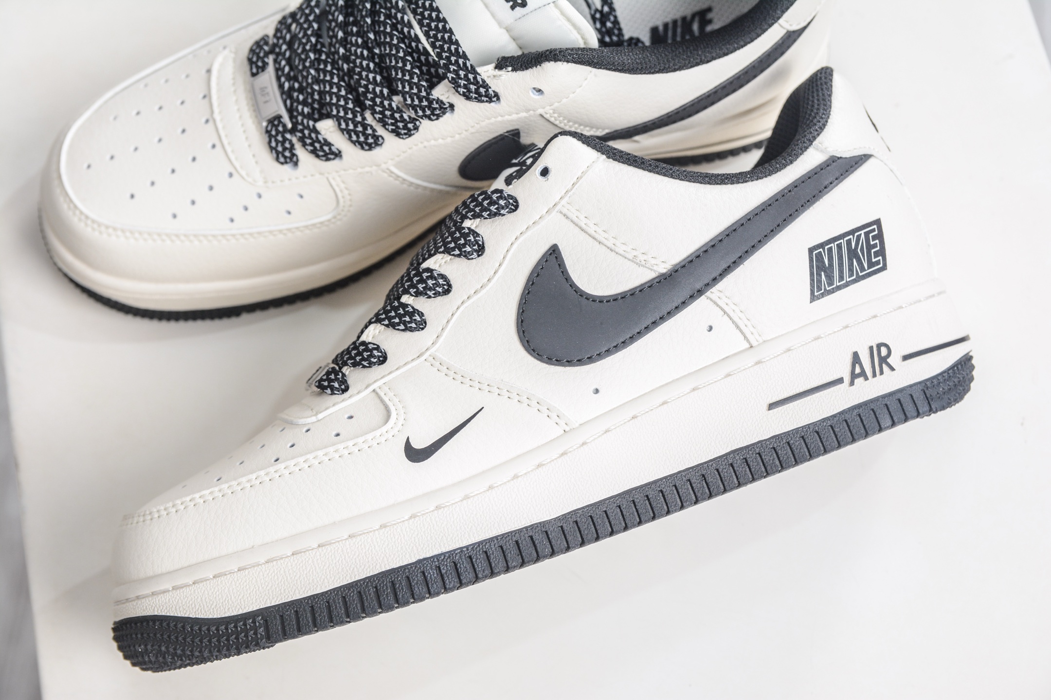 Nike Air Force 1 Low 07 米白黑 JP8028-073