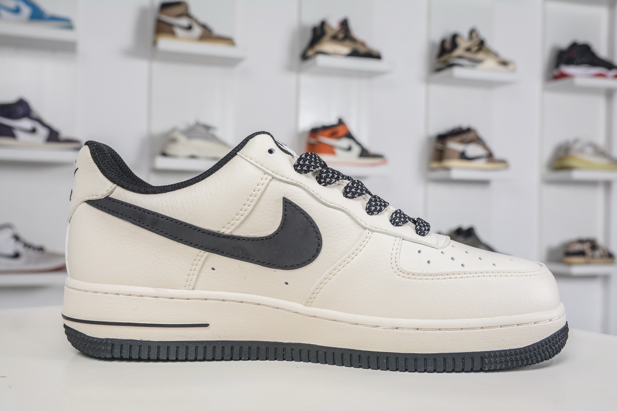 Nike Air Force 1 Low 07 米白黑 JP8028-073