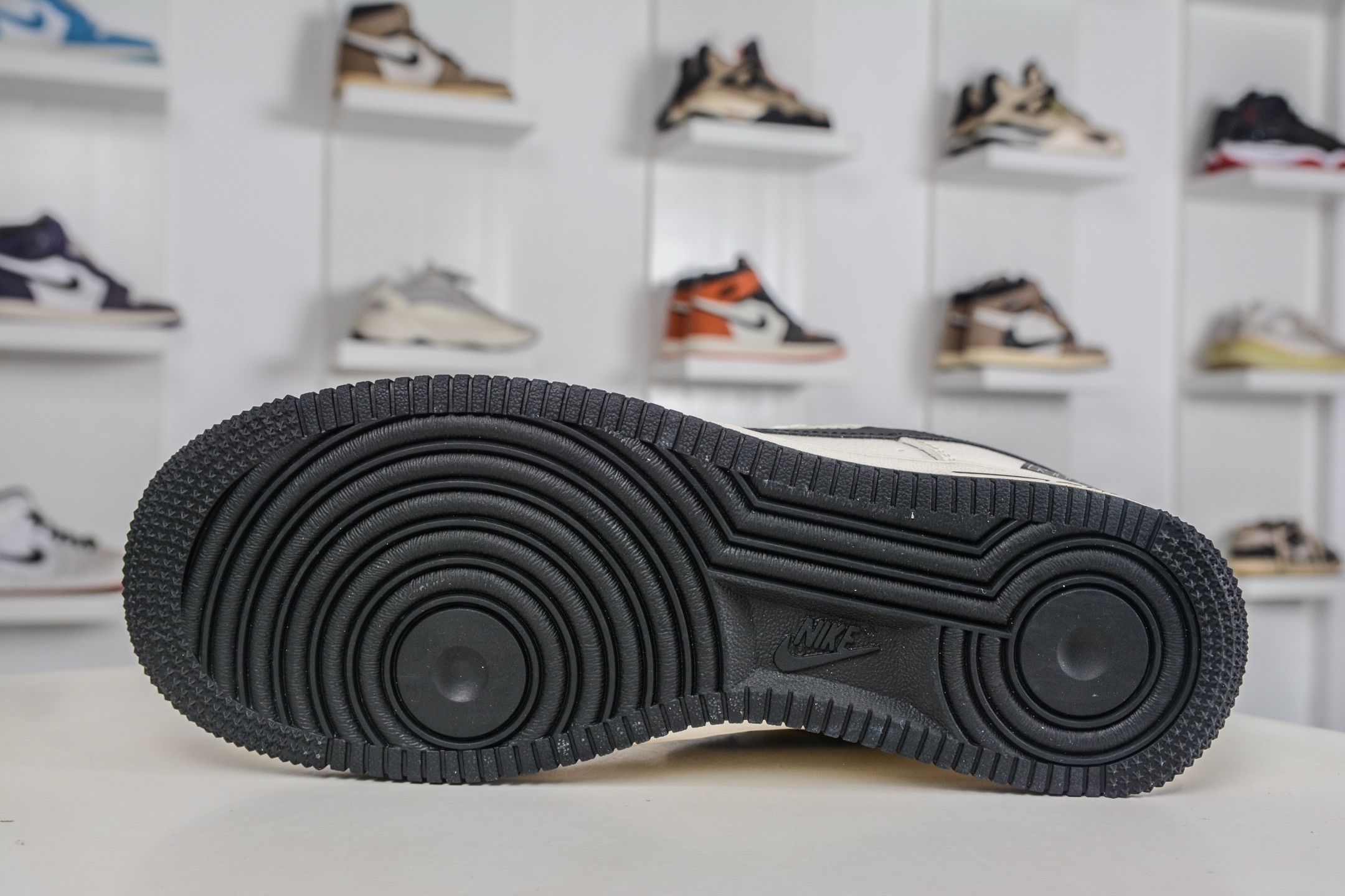 Nike Air Force 1 Low 07 米白黑 JP8028-073