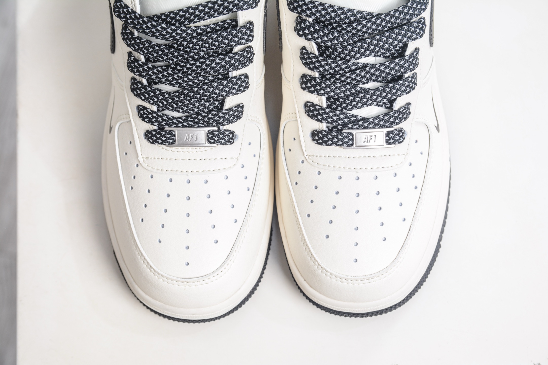 Nike Air Force 1 Low 07 米白黑 JP8028-073