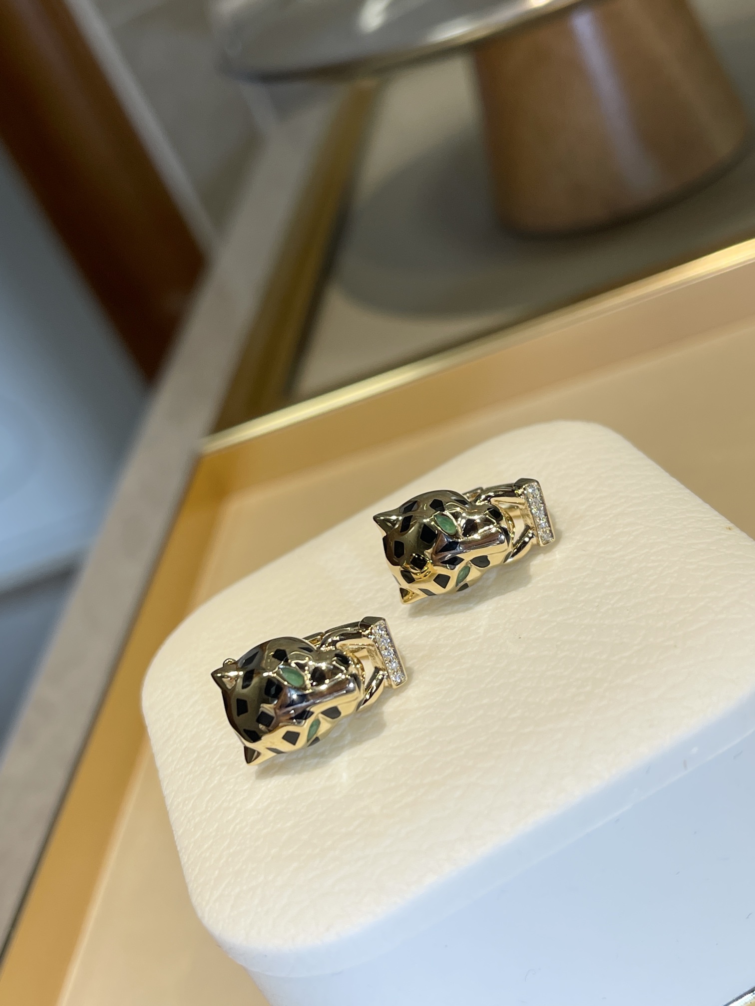קרטייה איכות מראה
 תכשיטים עגילים מזויף AAA+
 זהב צהוב קבע עם יהלומים
