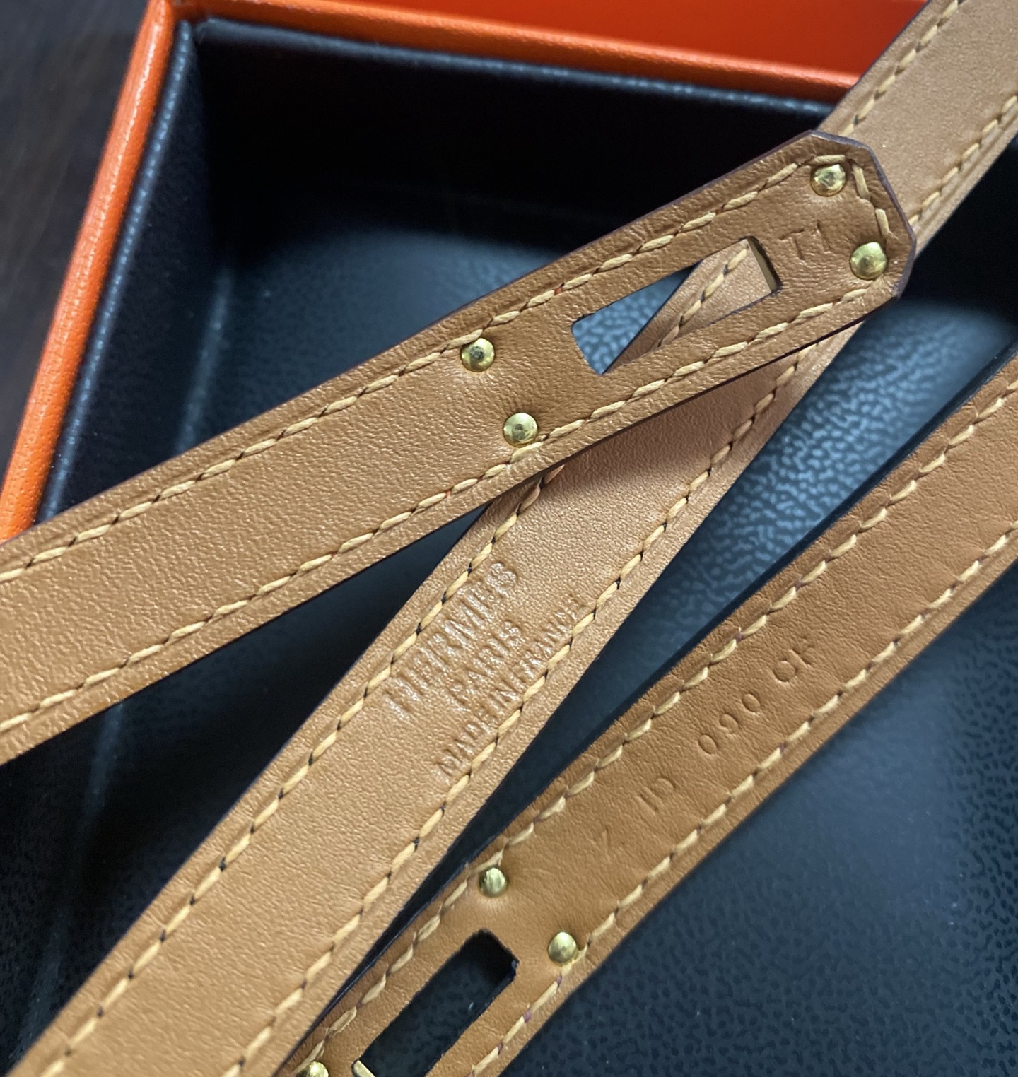 Hermès 高定版本小牛皮双绕式Kelly手链，标志性凯莉扣