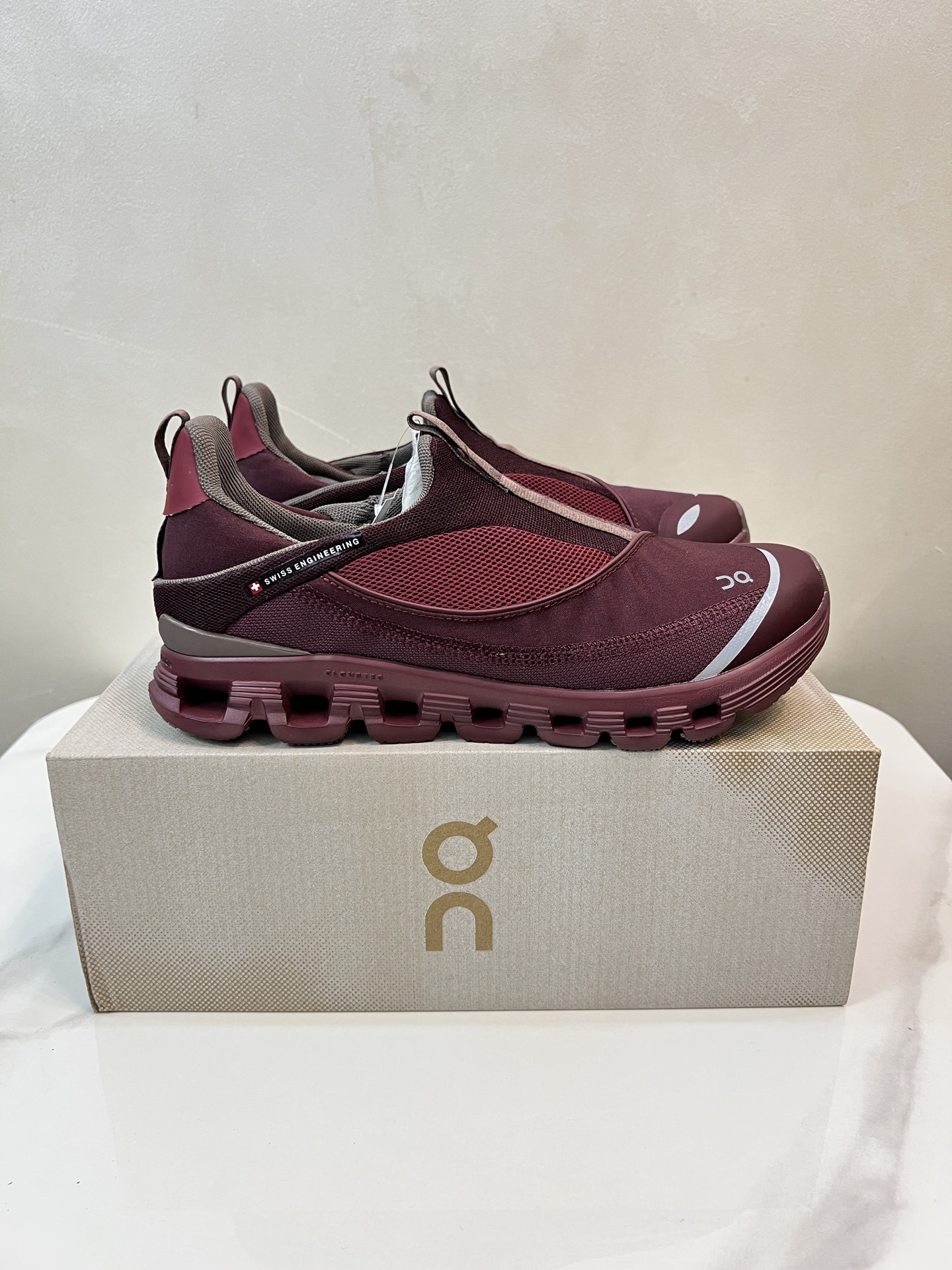 NO:854085,Ready stock at the stall, half drag and all-inclusive shoes, one shoe for two purposes, On Cloud19860909档口现货,半拖加全包鞋,一鞋两用,On昂跑 Cloud X 4 系列低帮轻量舒适多功能休闲跑鞋 采用工程飞织网布组合再生聚酯纤维鞋面材质搭载独家隐藏速度中板 镂空CloudTec科技 泡棉缓震中底 黑科技跑出圈的时尚运动新宠 尺码: 36-45,,Men's shoes