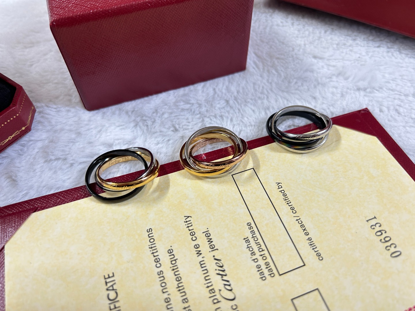 NO:107754,new Trinity Box Three-color three-ring, glossy ring, pointed-in goods, simple personality, unique square ring, three-color three-in-one, classic three-ring, various ways to wear, alternative and distinctive, inlay craftsmanship 18k thick gold upgraded, high-quality color separation heavy and thick gold electroplating, precision version, interlocking, never separated, couple model, great, color separation electroplating thick gold, 6789 sizes, fine jewelry, ring19860909new Trinity Box 三色三环 光面戒指出货 简约个性 独特方环 三色三合一 经典三环 多种戴法 另类鲜明 镶嵌工艺18k厚金升级高级 分色重厚金电镀 精工版本 环环相扣,永不分离 情侣款 巨好看 分色电镀厚金 6789码齐,饰品精品,ring,Jewelry