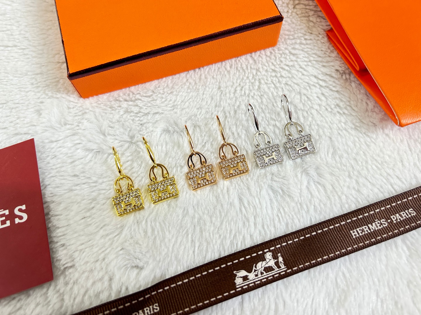 NO:107047,Hermes HERMES bag full of diamond ear cage Platinum Rose gold, jewelry boutique, hermes, hermes19860909爱马仕 HERMES 包包满钻耳吊 白金 玫瑰金,饰品精品,hermes,hermes,Jewelry