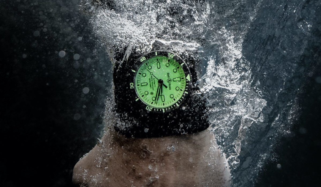 NO:553263,M + BR03-92-DIV BELLROSS M + Code BR1 → very small quantity tasting version) If the bottom cover is not removed and has zero flaws, it will represent the top technology and craftsmanship in the watchmaking industry. Whether it is the expensive lettering or the exquisite zirconia ceramic craftsmanship, it is difficult to surpass and follow! It will completely subvert your understanding of BR, and thus make you sigh 'it turns out that this watch is like this and not like that'! It is only one SW movement with an etched BELLROSS mark on the rotor. Only by dissecting the master and strictly respecting its exact data structure can we produce the same product. On the contrary, even the products that come out are scraps. In Taiwan, every diving enthusiast must have one; it is called a true diving watch by the industry! It is now available; it will be built with the latest upgraded version of Seagull 2892 movement (industry recognized quality and durability are the same as ETA 2892)! It even has SW options for you! ,,stuart weitzman19860909M +BR03-92-DIV 栢莱士BELLROSS M+代号BR1 →极少量品鉴版) 如无拆底盖·己达零破绽 它 将代表着制表行业最顶尖的技术和工艺水准, 无论是造价昂贵的字面； 还是精湛绝伦的氧化锆陶瓷工艺,都令人难以超越和跟随！ 它 将彻底颠覆您对BR的认知,从而发出“原来此表是如此的而非那样”的感叹！ 它 离正品的距离仅差一枚摆陀上有蚀BELLROSS 唛头的SW机芯. 它 是唯剖解母版严苛尊重其完全相同数据结构才能生出达到相同的产品,反之即使岀来的产品也是残枝败叶. 它 在台湾,每位潜水爱好者人手必一只；被业界称为真正意义的潜水腕表！ 它 岀现时；将内置海鸥2892最新升级版的机芯（业界公认品质和耐用性能己和ETA 2892无异）！ 它 甚至还有SW可以任您选配！,,stuart weitzman,Watch