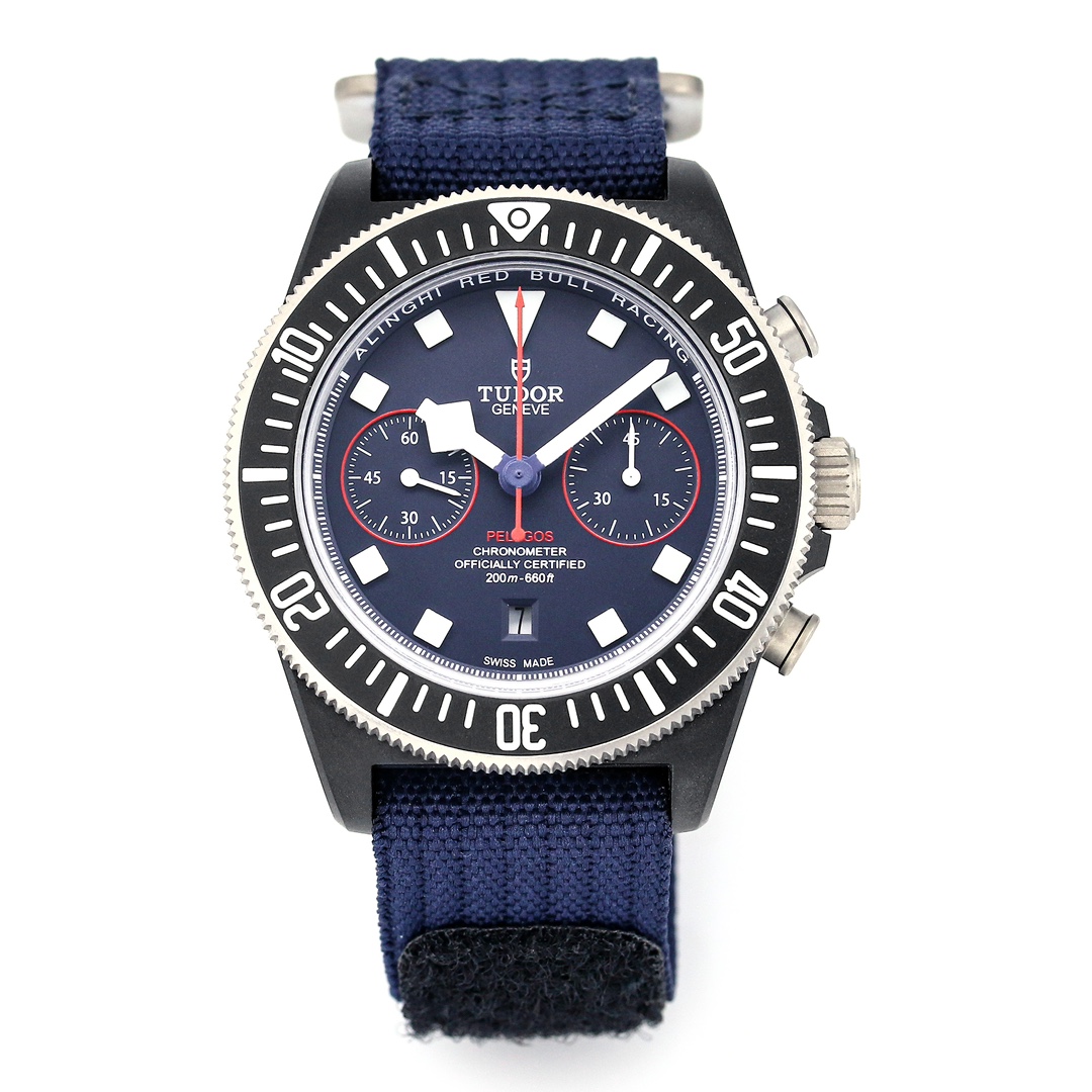 NO:670440,TUDOR Red Bull Chronograph FXD Watch Immediately → Extremely Perfect Presentation··Blessed by the highest quality export version of Dandong movement; this movement is highly recognized by professionals for its durability and accuracy of time, as well as the inner polishing process of the splint!  .Ultra-light and high-hardness composite carbon fiber material watch case that is completely interchangeable with the original version.  . The hat-shaped sapphire glass is manufactured by the industry's top sapphire glass factory; its light transparency even exceeds that of the original work, and vertical visual viewing gives people the illusion that there is no glass.  .Super ice blue luminous effect, coated with a new high-performance X1 level Swiss Super-LumiNova luminous coating, ensuring clear and easy reading in any environment and a long-lasting glow time. In the dark, the blue light fully demonstrates the elegance of its navy blue dial and snowflake needles. The cost-effective luminous effect has never been seen in the market before; even the top Rolex version cannot achieve such a luminous effect, nor can it achieve such a long-lasting luminous time.' Table diameter 43MM  Thickness; 14MM. Material: high hardness, lightweight carbon composite. The movement is the highest quality Dandong movement in the export version. Comes with a pair of fluororubber embossed plaid pattern and titanium buckle straps →,,rolex,hats19860909帝舵 TUDOR 红牛计时 FXD腕表 即刻→极限完美呈现· ·最高品质的出口版丹东机芯加持；此芯无论是耐用性还是时间的精准；以及夹板内在打磨的工艺都备受专业人士的肯定！ .完全和原版互换完全相同数据的超轻高硬度复合碳纤维材料表壳． . 由业界最顶尖蓝宝石玻璃厂制造的窝帽状蓝宝石玻璃；其对光线通透度甚至超越原版作品,垂直目视观赏给人无存在玻璃的错觉. .超强冰蓝夜光效果,涂有全新高性能X1级瑞士Super-LumiNova夜光涂层,确保在任何环境下都清晰易读且发亮时间超久.黑暗中蓝光将其海军蓝盘面和雪花针优雅展现的淋漓尽致.卄倾注重本的夜光效果,市场之前未曾有过；即使最顶级的劳力士版本也达不到如此夜光效果,也达不到发光时间如此持久” 表径43MM 厚度;14MM 材料高硬度轻化碳复合材料． 机芯出口版的最强品质丹东机芯 附赠氟橡胶压格纹连钛扣表带一副→,,rolex,hats,Watch